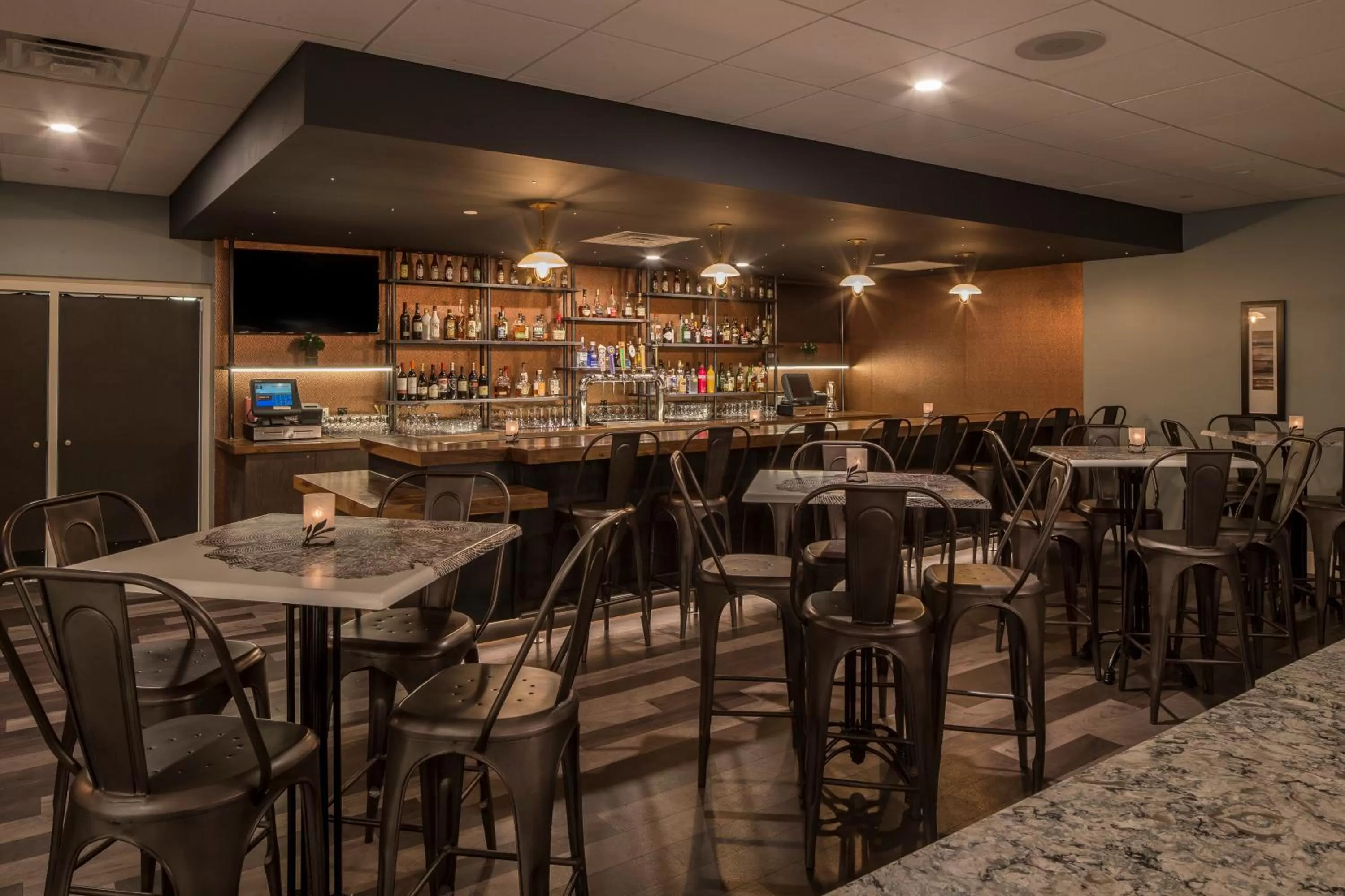 Lounge or bar in Crowne Plaza Hotel and Suites Pittsburgh South by IHG