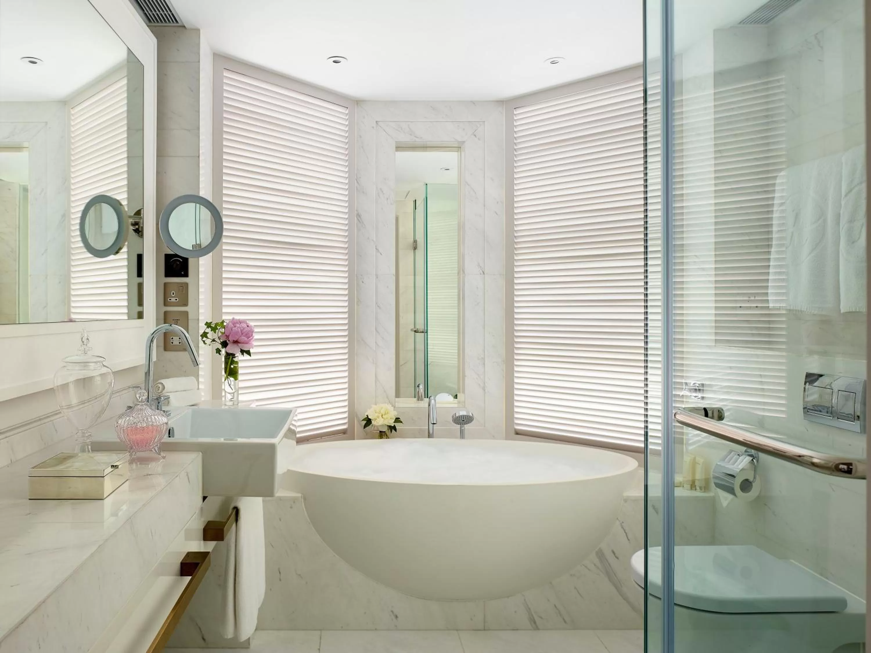 Bathroom in The Langham Hong Kong