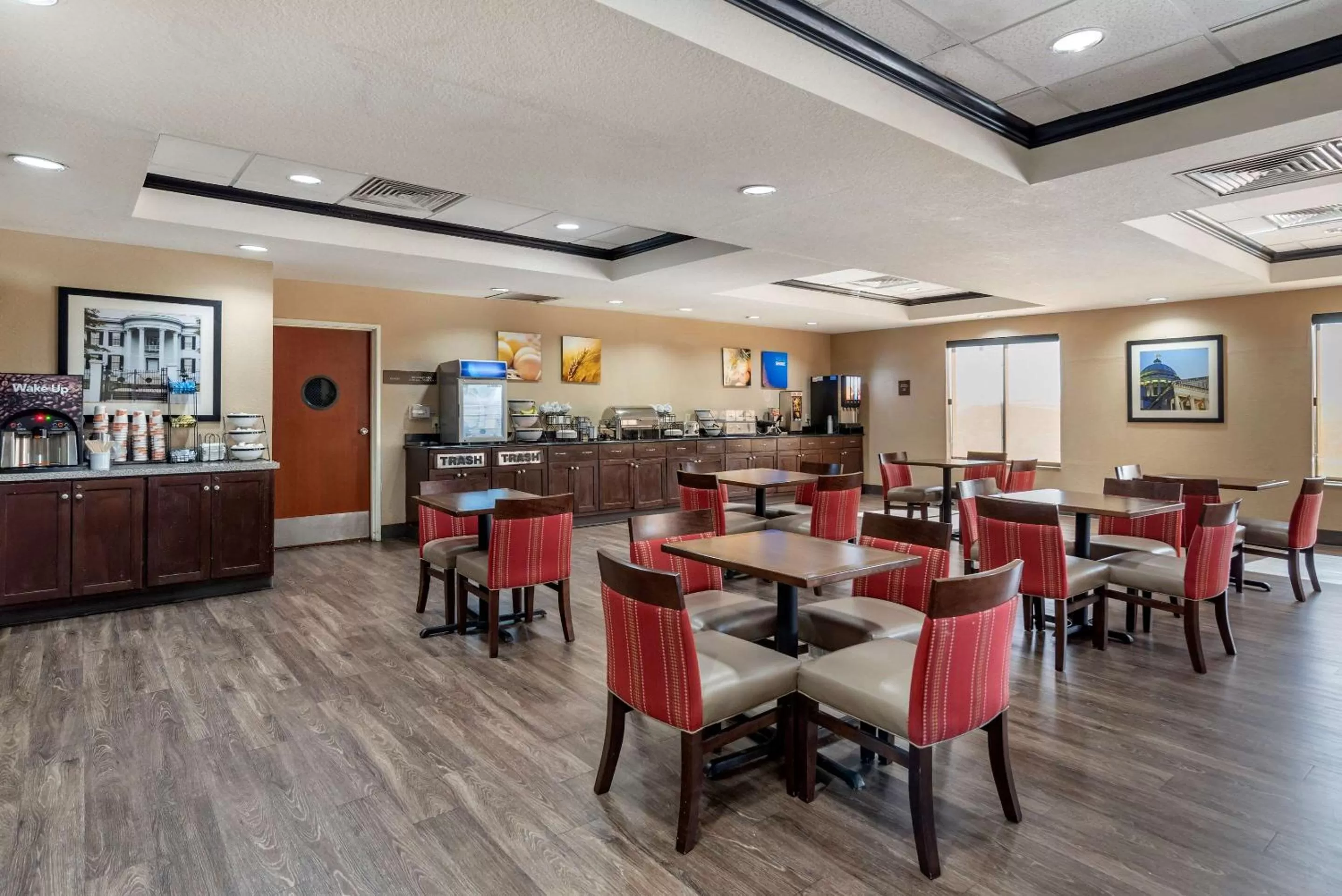 Restaurant/places to eat in Comfort Inn & Suites Clinton - Jackson West