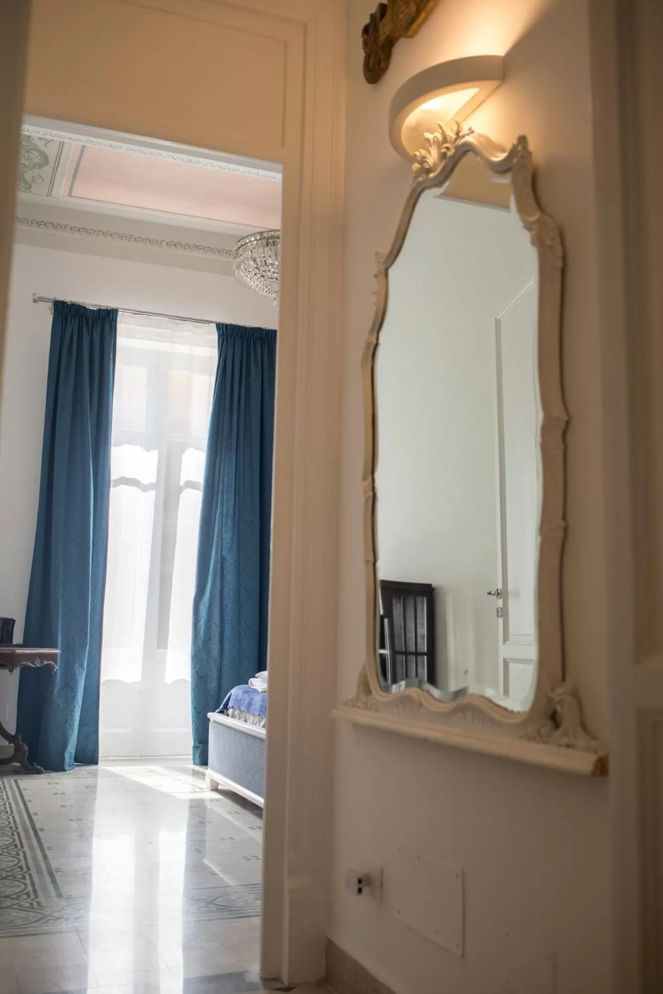 TV/Entertainment Center in Arte Bianca