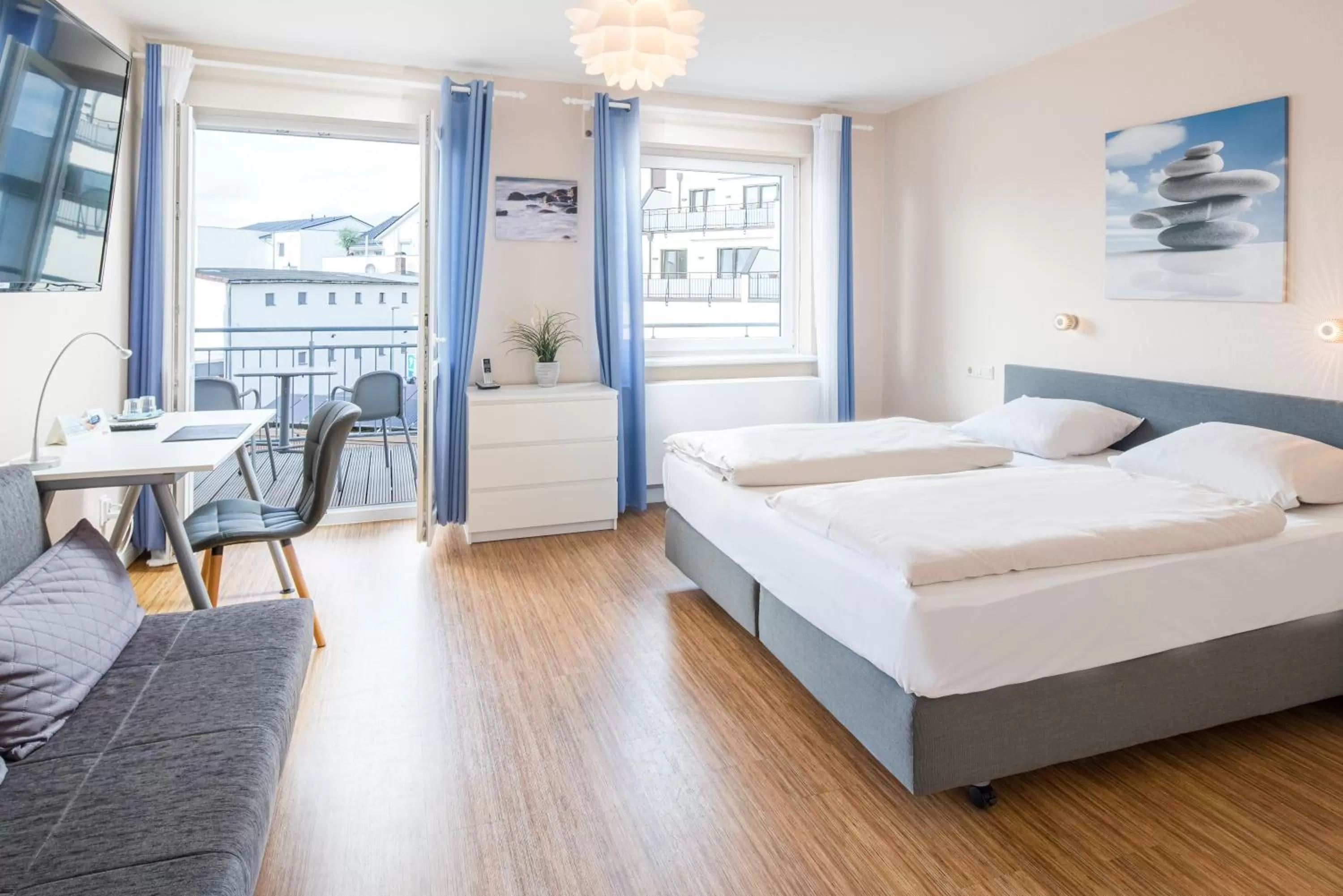 Photo of the whole room, Bed in Schäfers Hotel, Self-Check-in, Cafe und Bäcker am Hotel