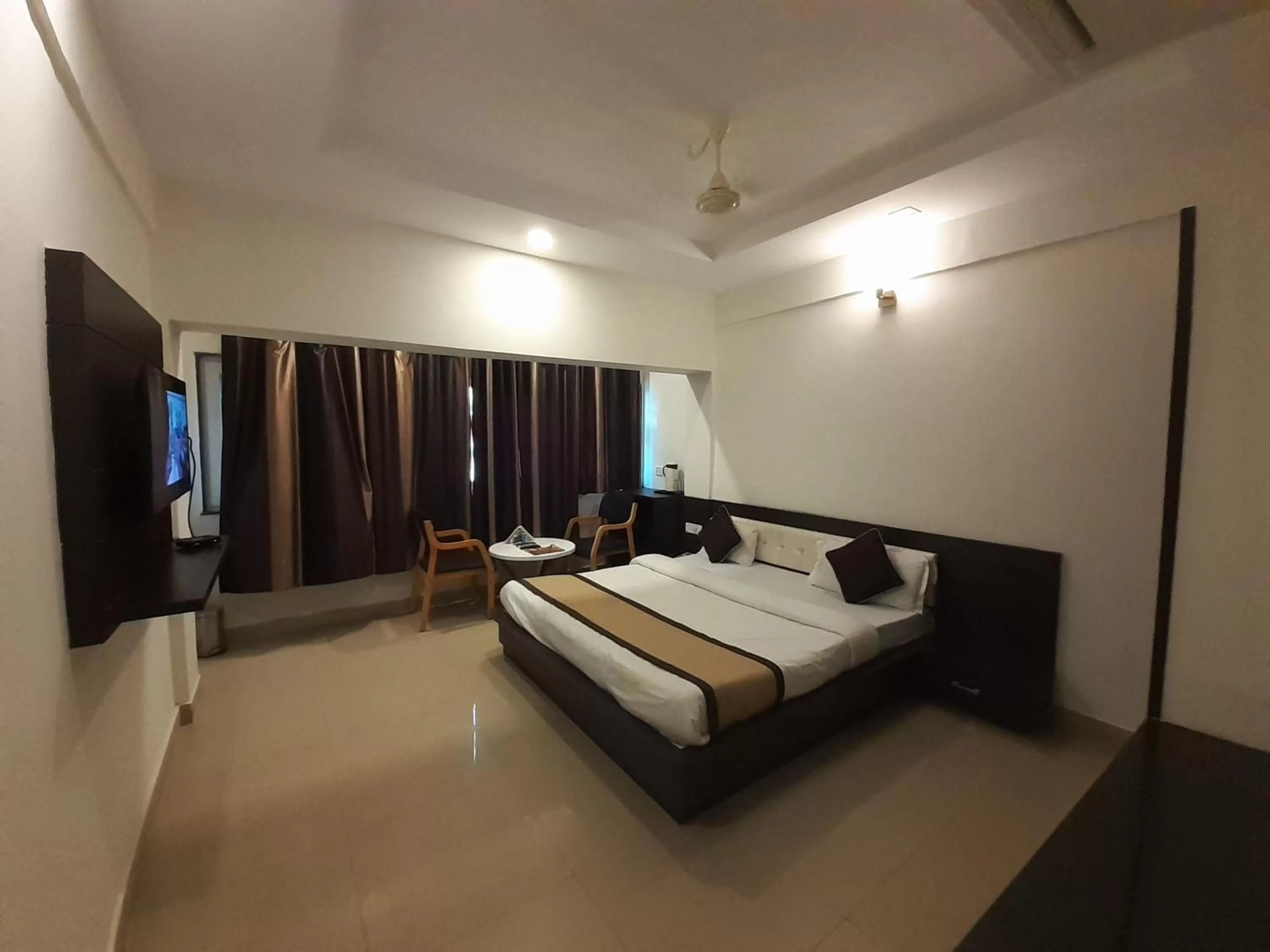 Bedroom, Bed in Hotel Bharat