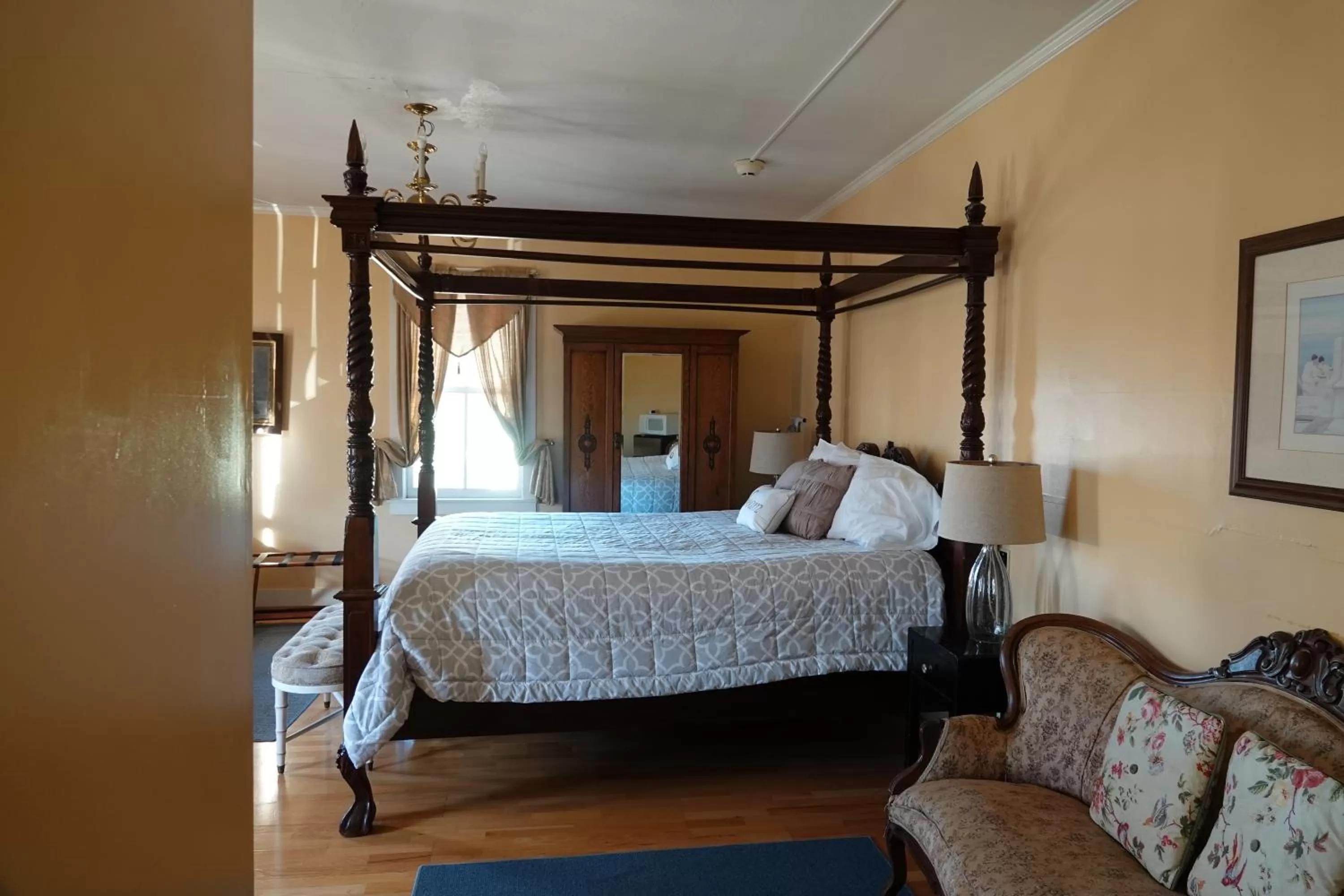 Bedroom in Union Hotel