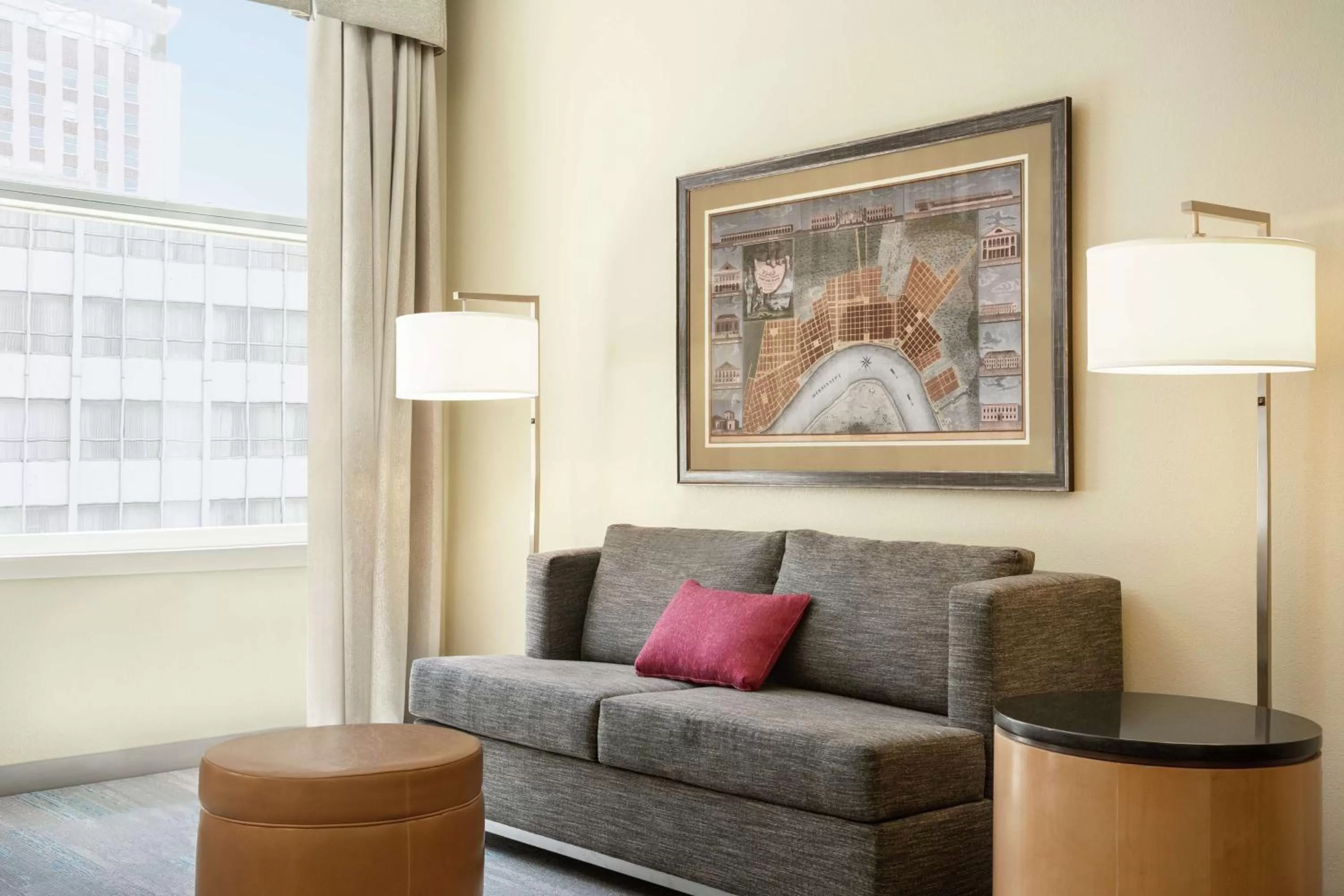Living room in Hampton Inn Downtown / French Quarter Area