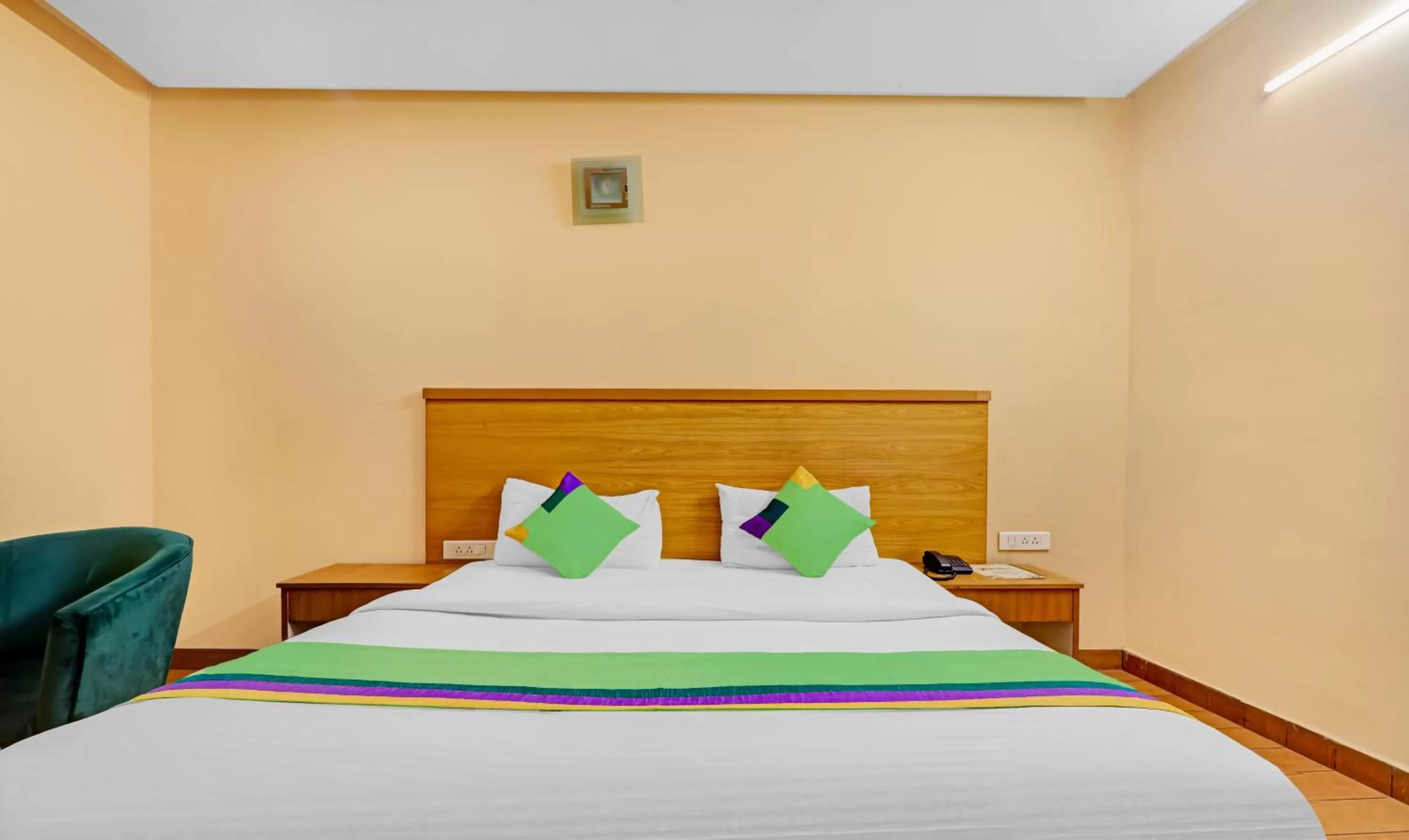 Bedroom, Bed in Treebo Edesia