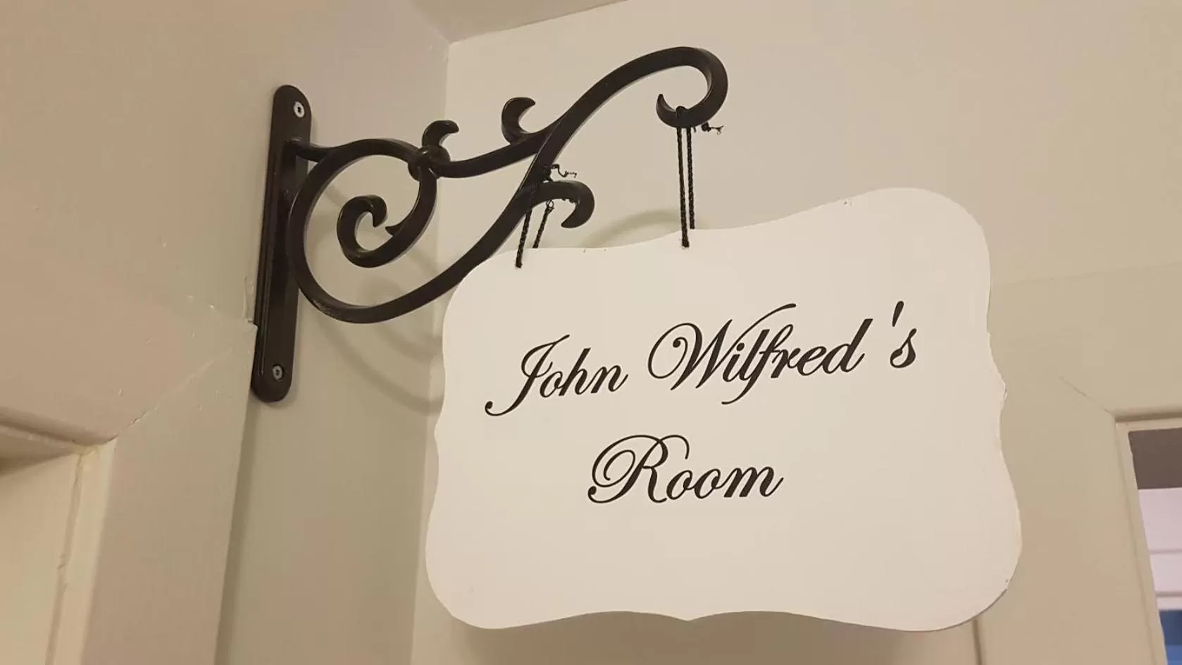 Logo/Certificate/Sign in The Home Place Inn