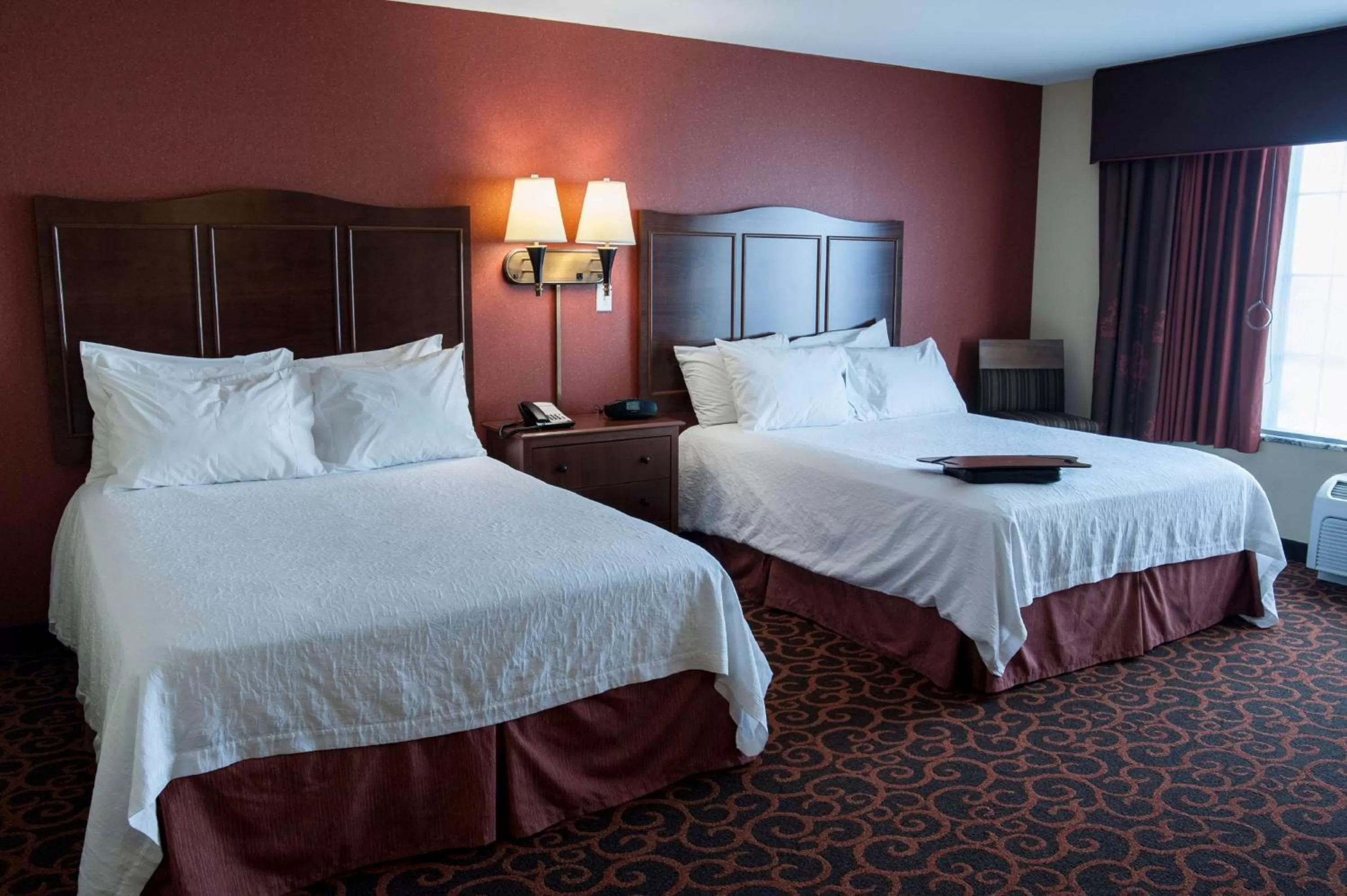 Bed in Hampton Inn & Suites Aberdeen