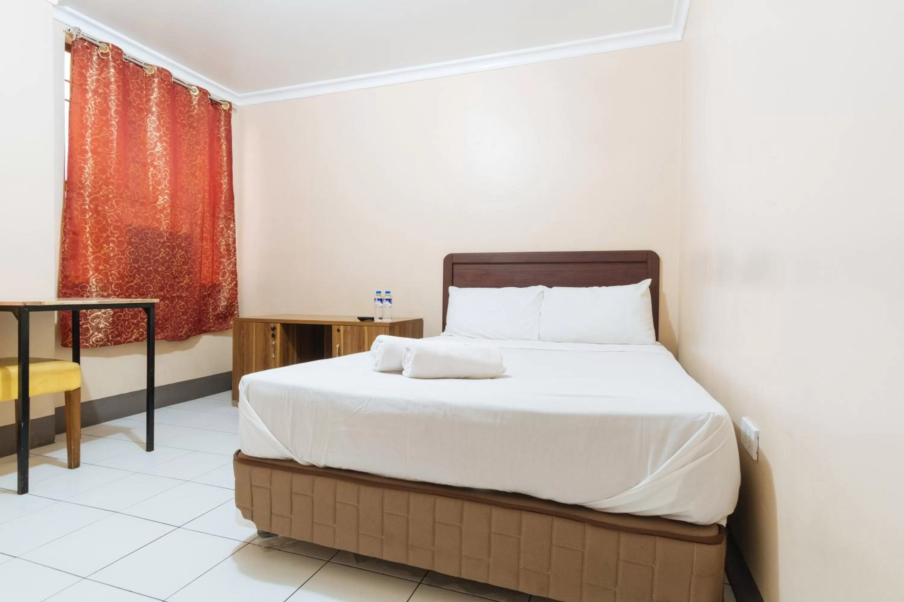 Photo of the whole room, Bed in Dechmark Hotel