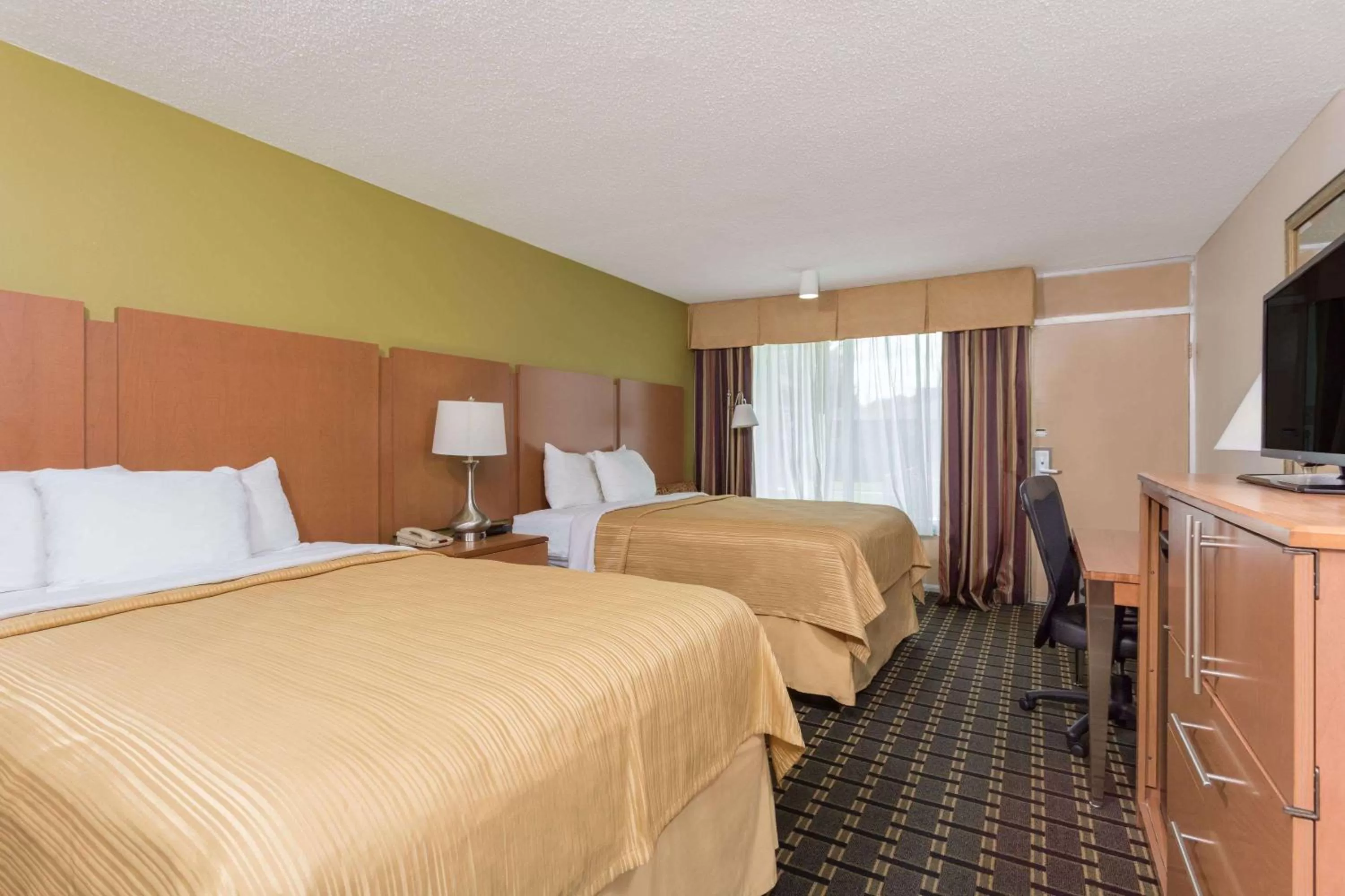 Photo of the whole room, Bed in Days Inn & Conf Center by Wyndham Southern Pines Pinehurst