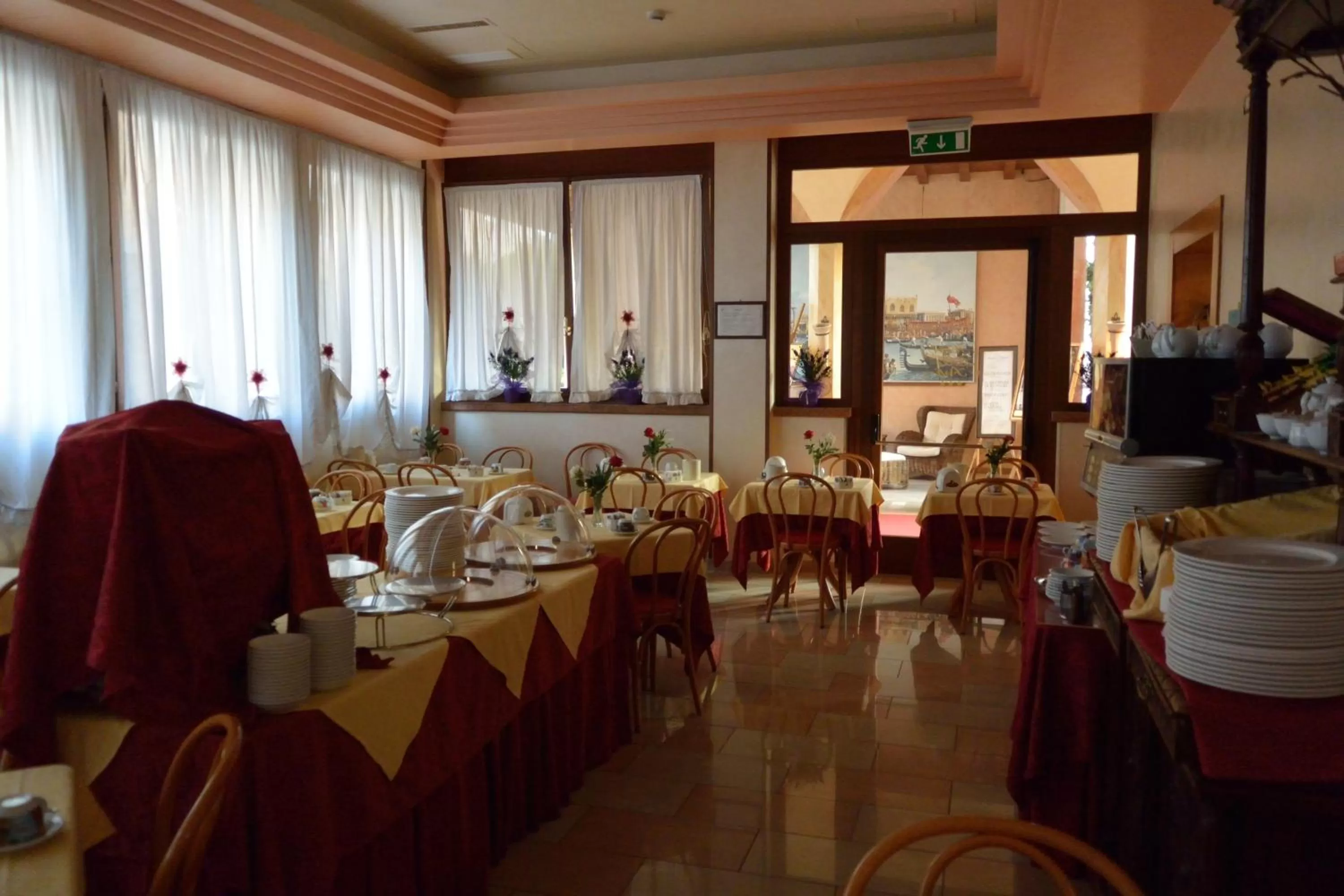 Restaurant/places to eat in Hotel Belle Arti