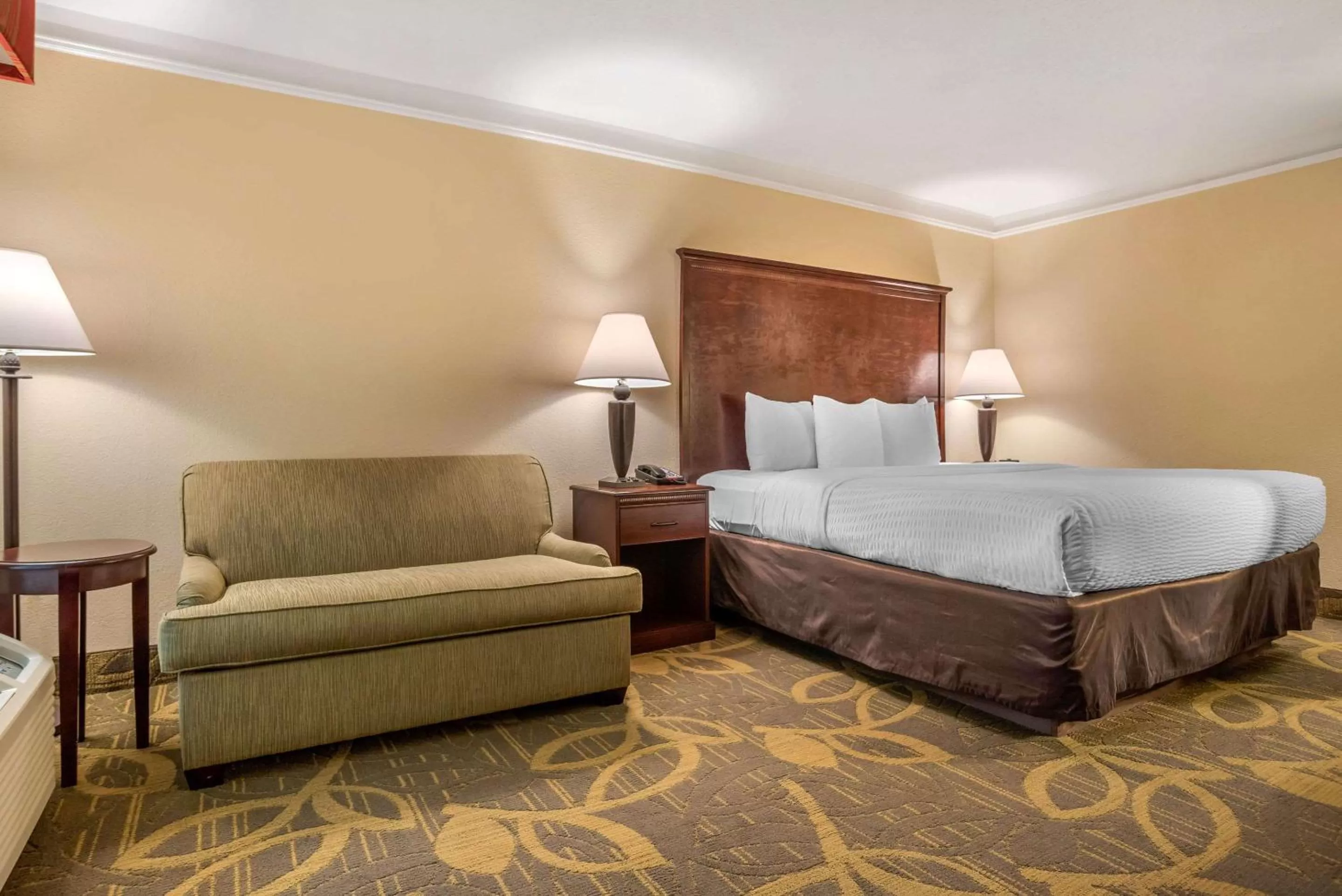 Photo of the whole room, Bed in Clarion Inn Conference Center