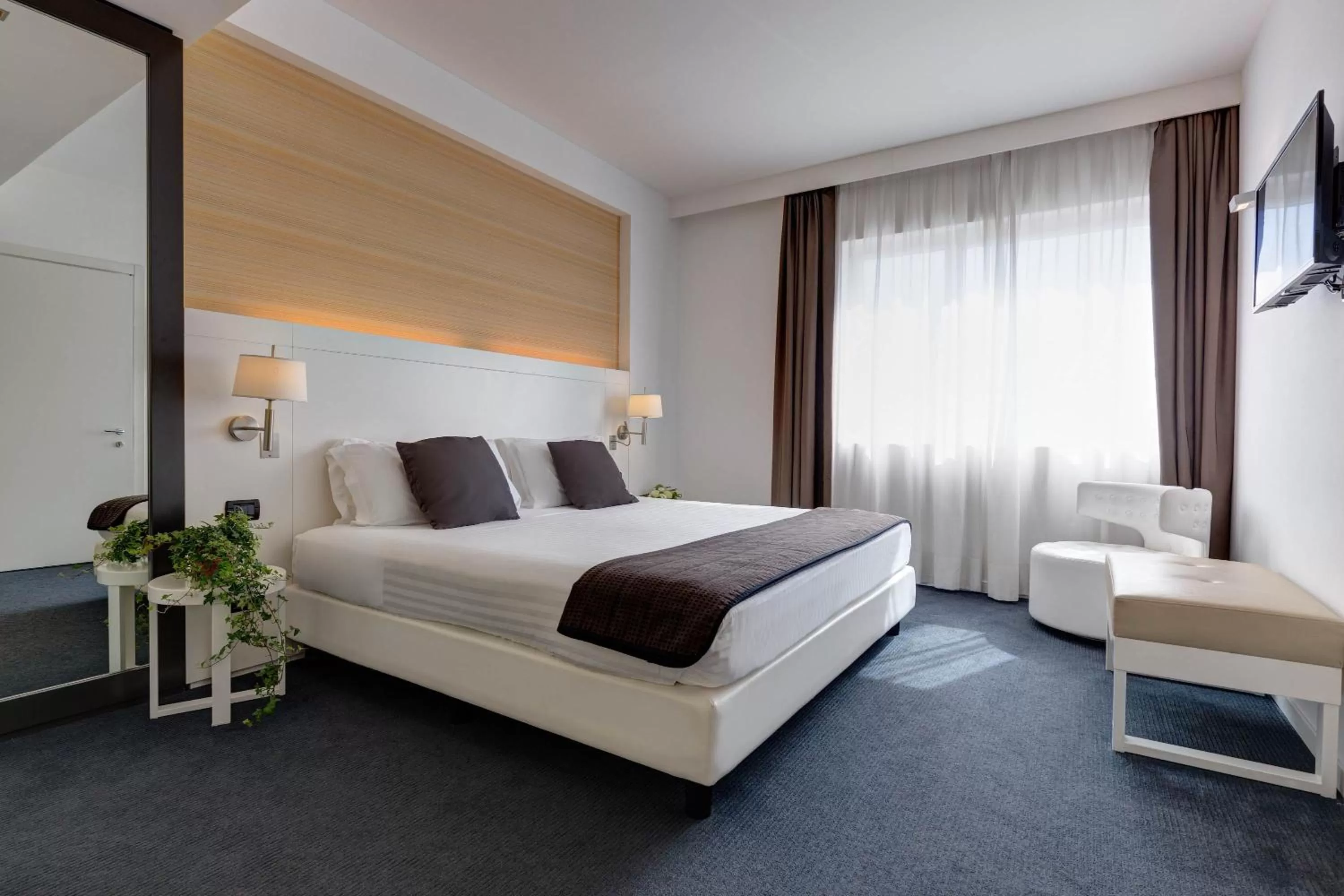 Photo of the whole room, Bed in iH Hotels Roma Z3