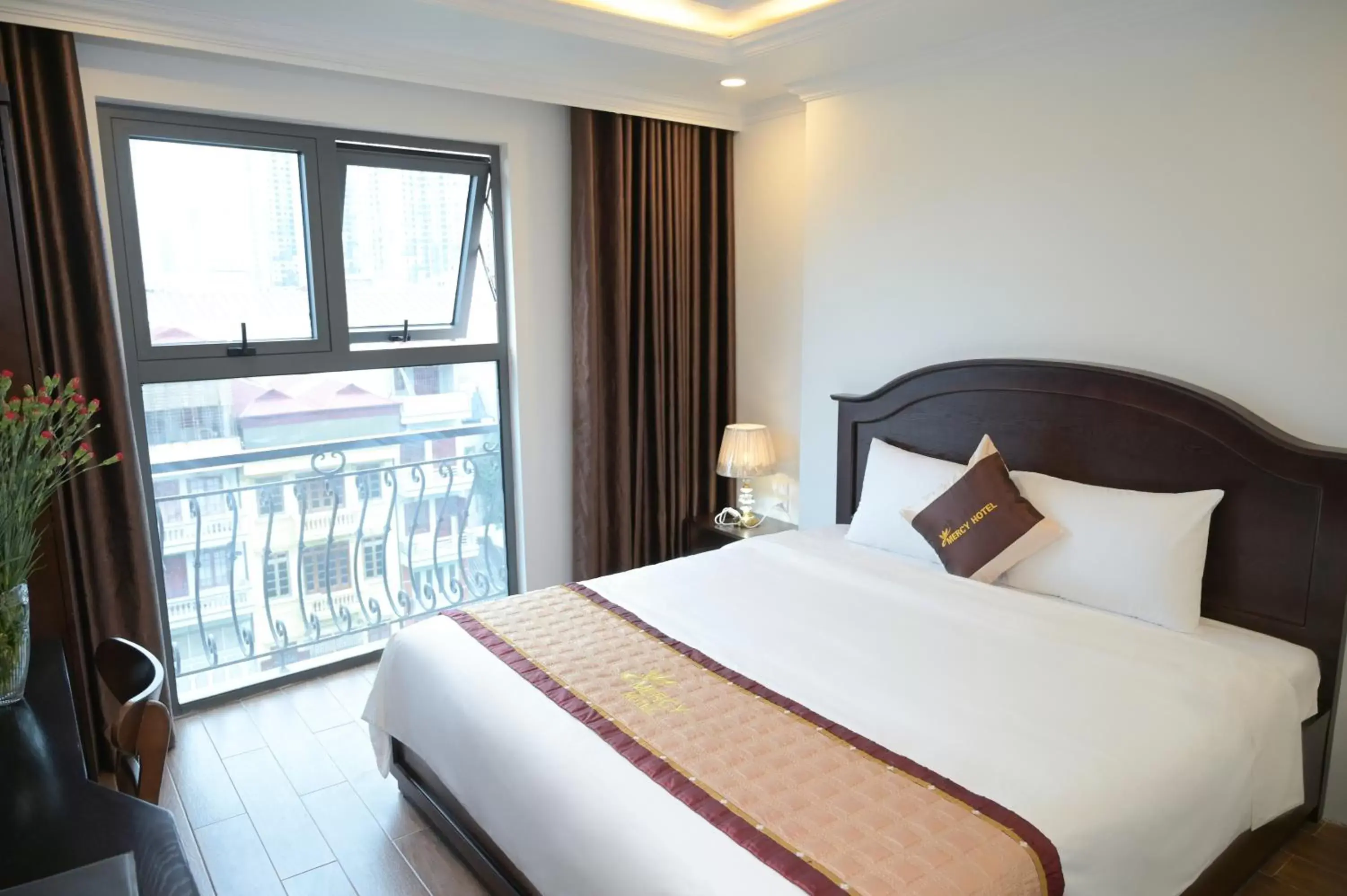 Deluxe Double or Twin Room with City View in Mercy Hotel Deluxe Double or Twin Room with City View in Mercy Hotel