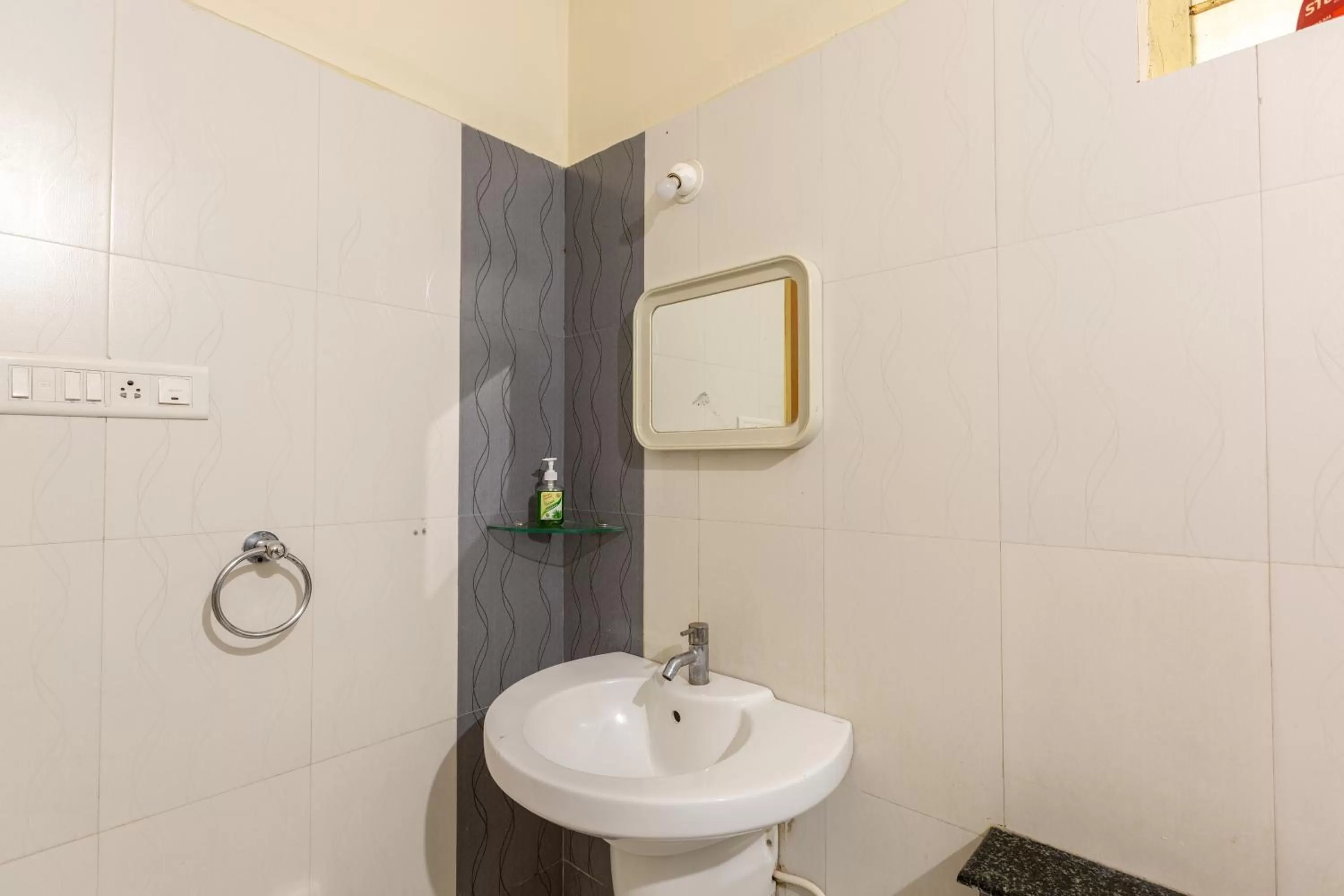 Bathroom in KSTDC Hotel Mayura Velapuri Belur