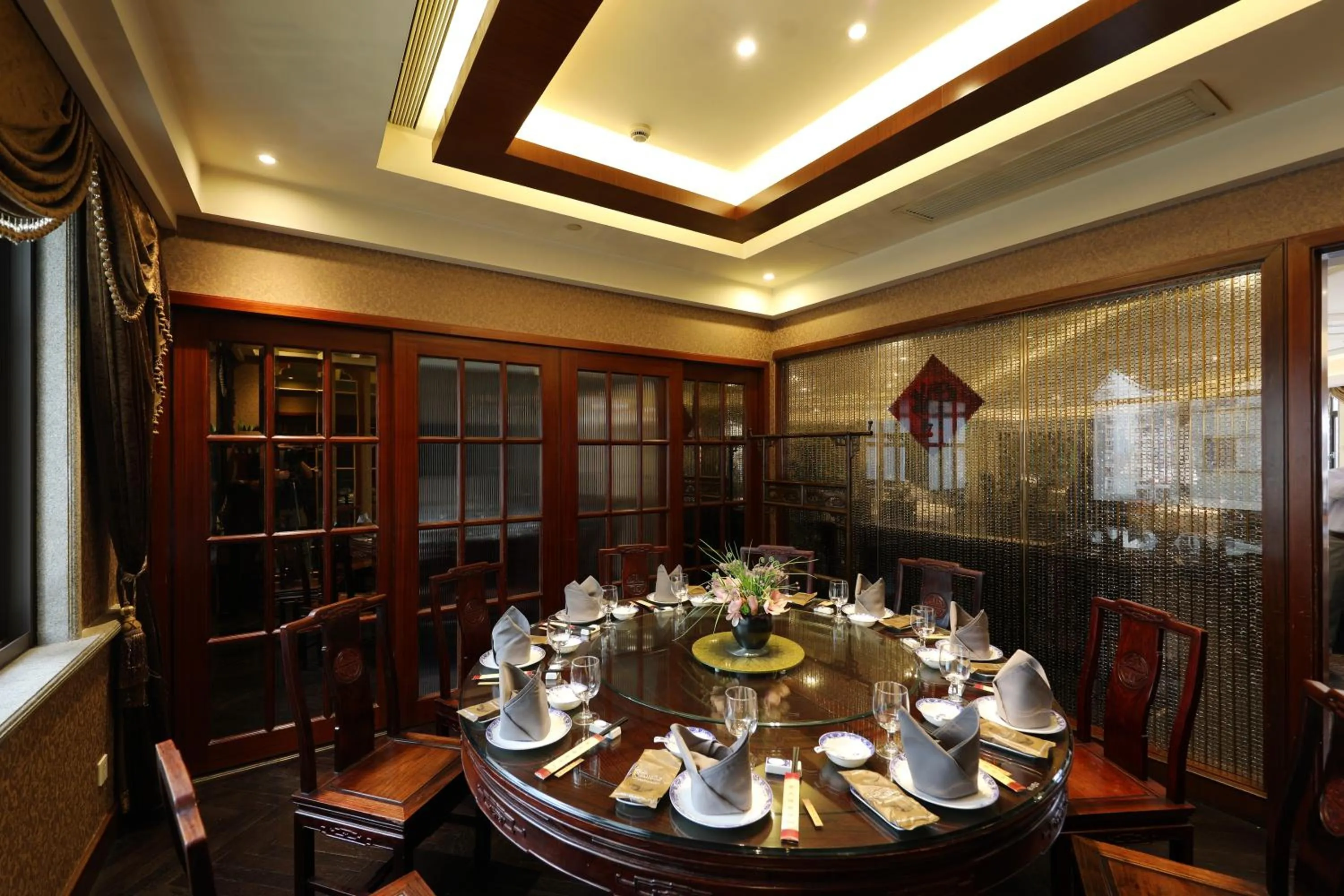 Restaurant/places to eat in Seventh Heaven Hotel