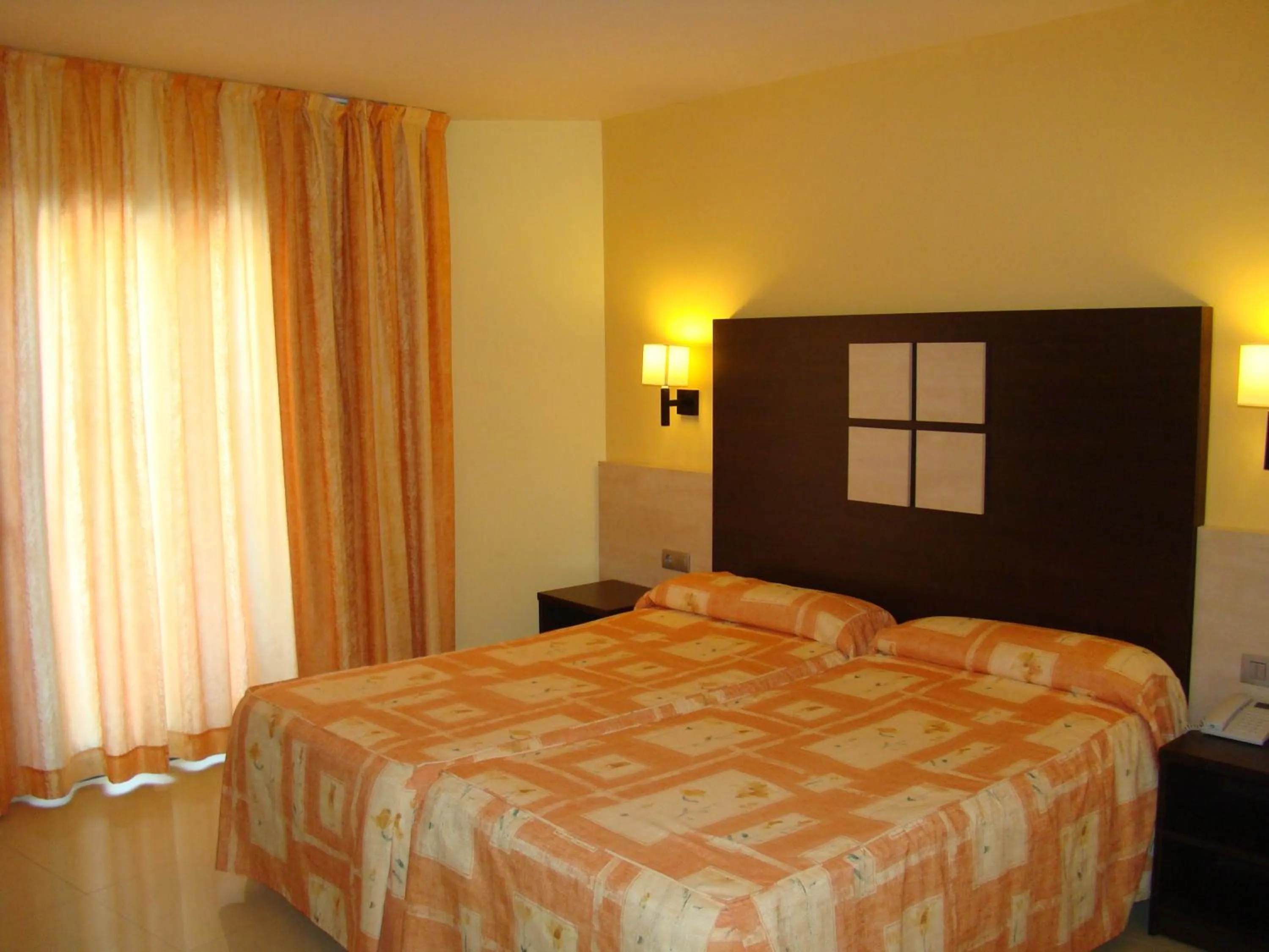Photo of the whole room, Bed in Hotel Ciutadella