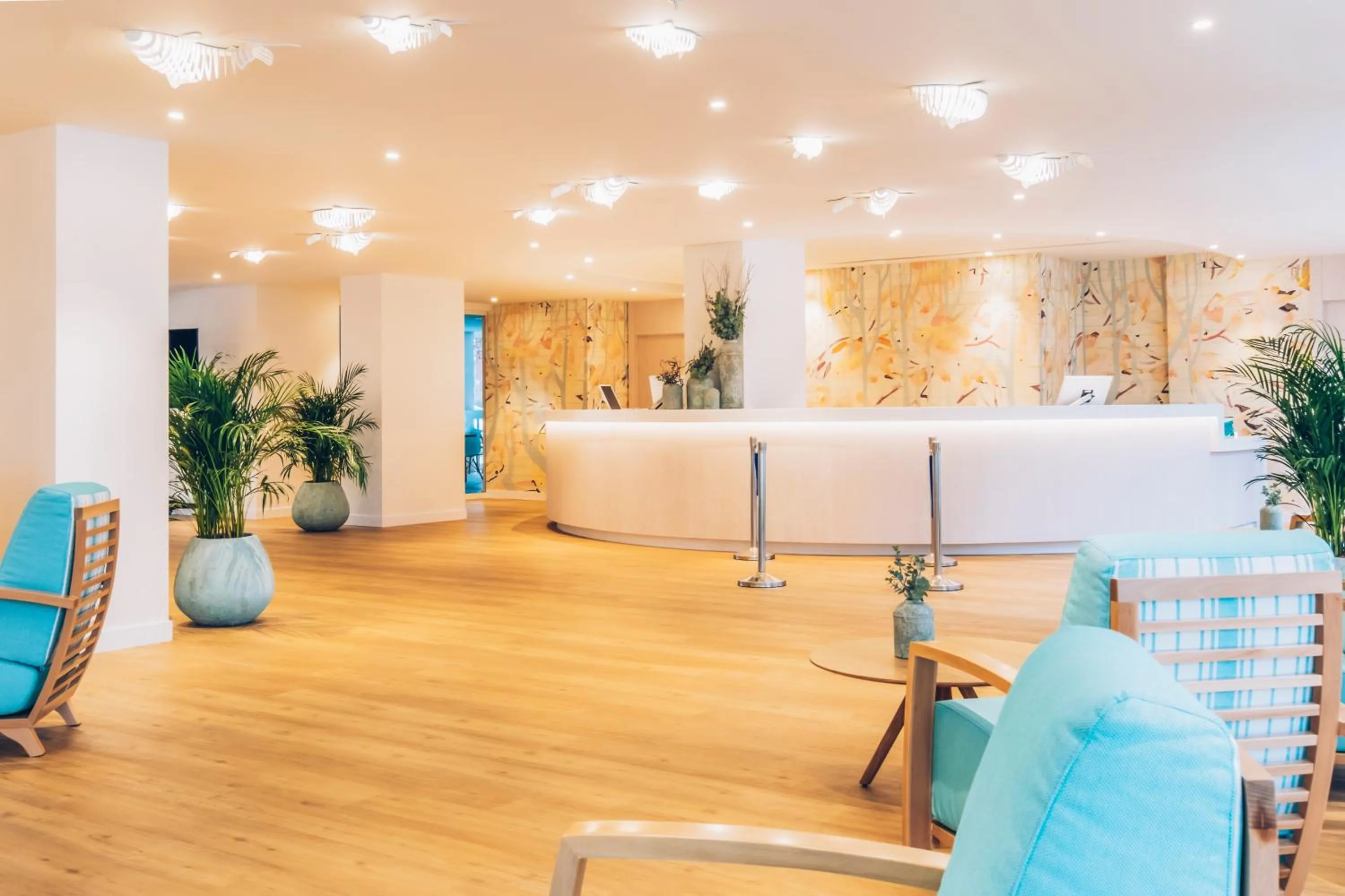 Lobby or reception in Iberostar Waves Alcudia Park