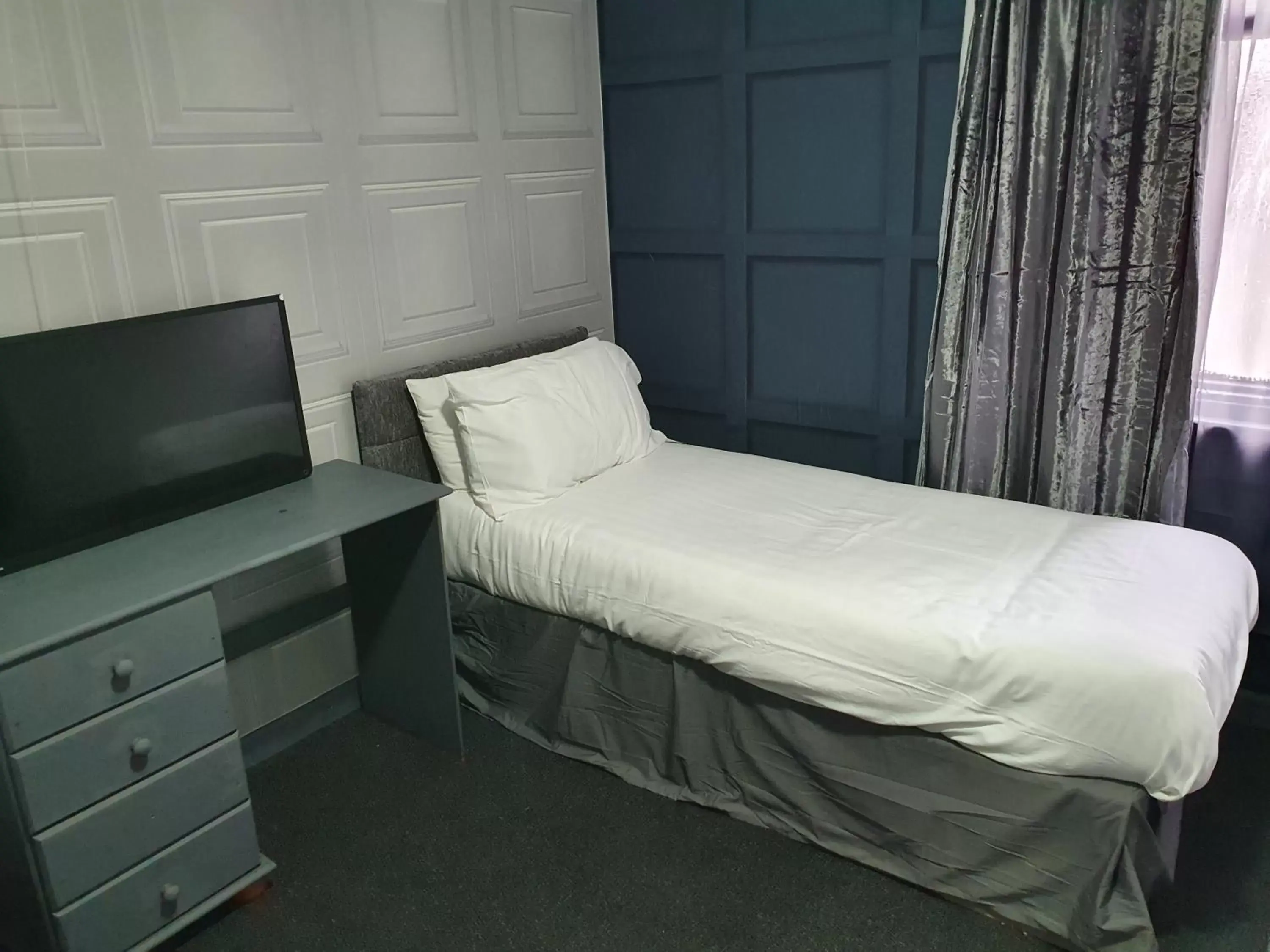 Deluxe Single Room in Balkan Hotel Deluxe Single Room in Balkan Hotel