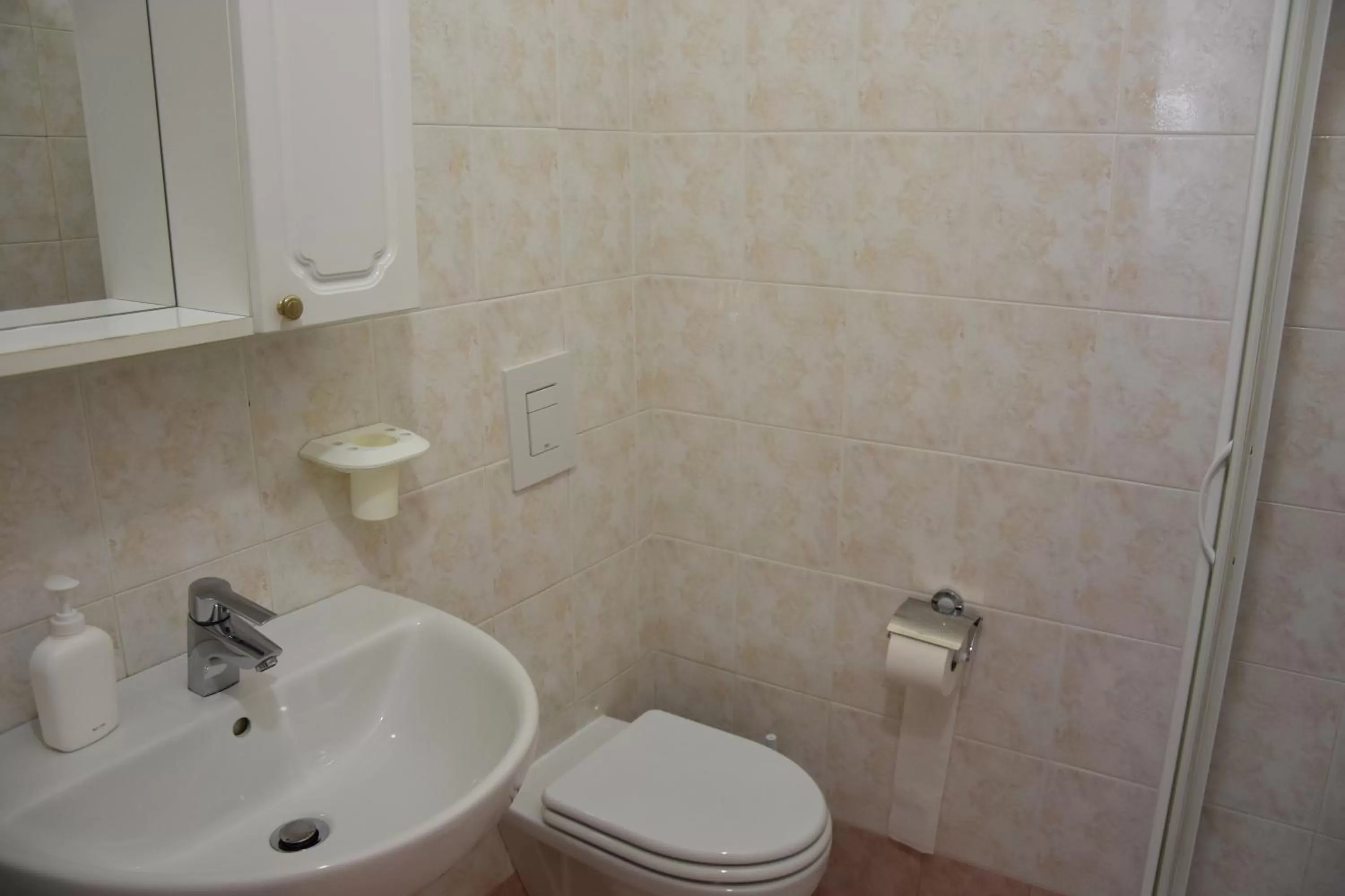 Toilet, Bathroom in Il Ciclamino Bed and Breakfast