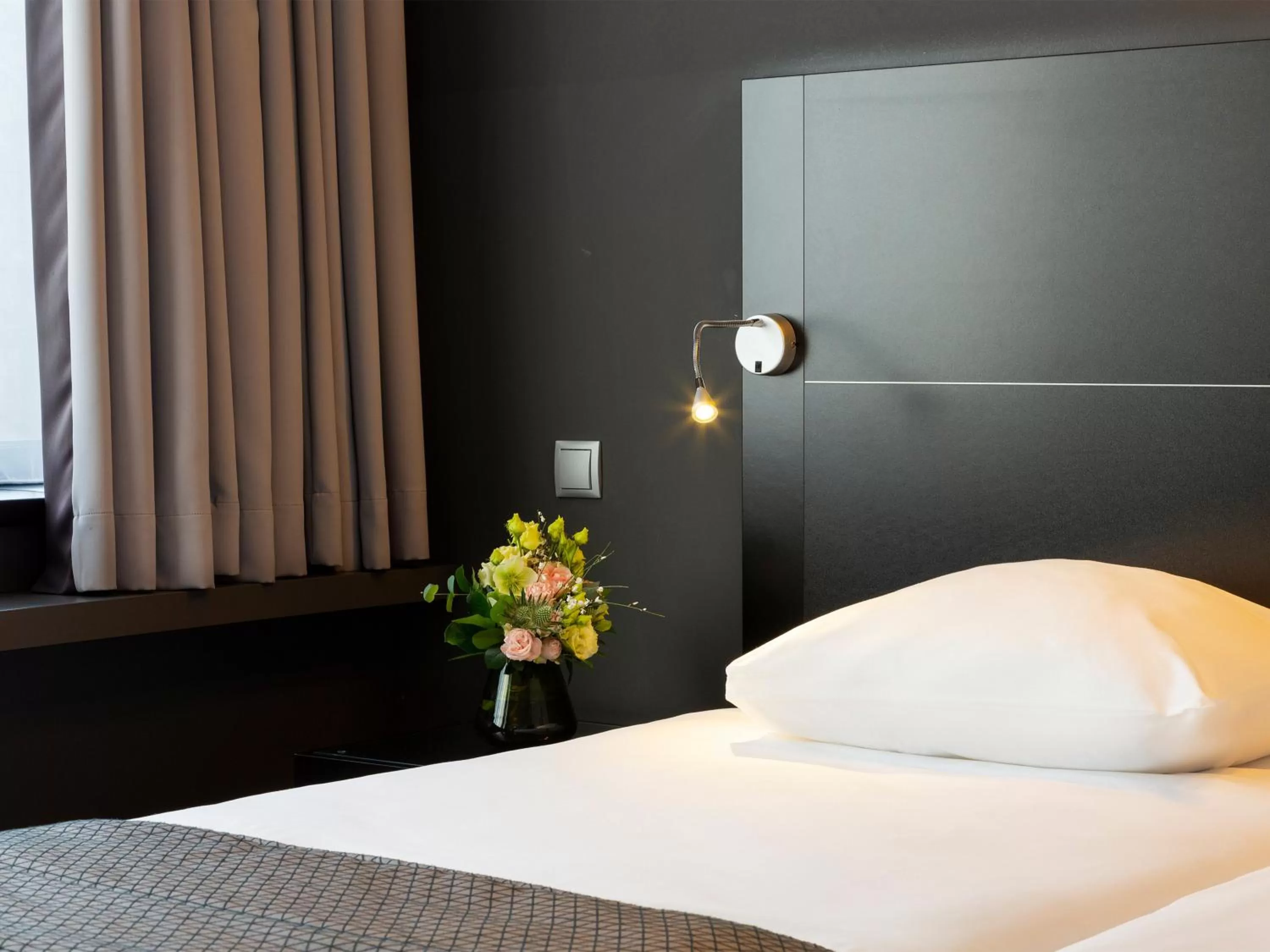 Photo of the whole room, Bed in Hotel Ramada Brussels Woluwe