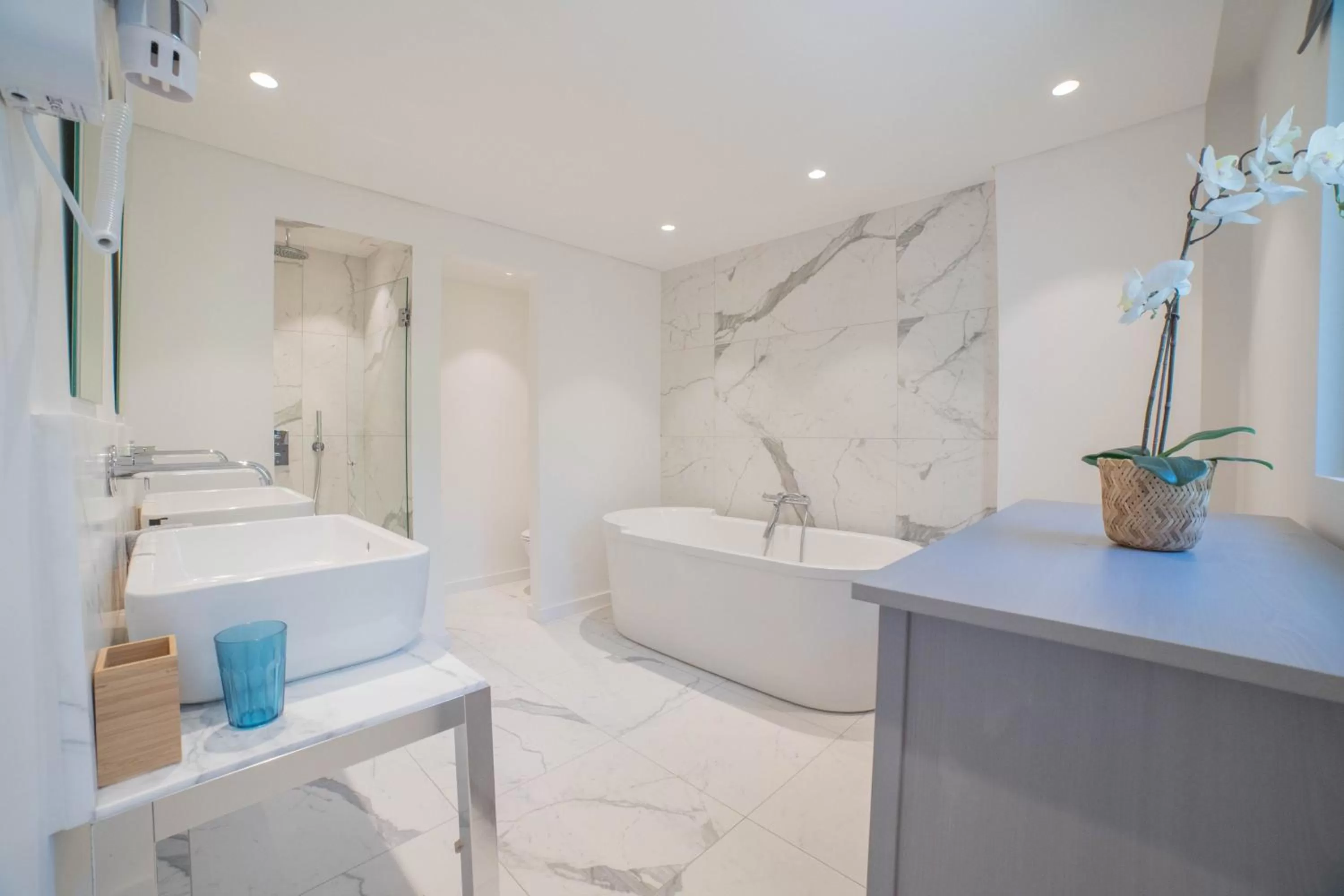 Shower in Hotel le Mandala