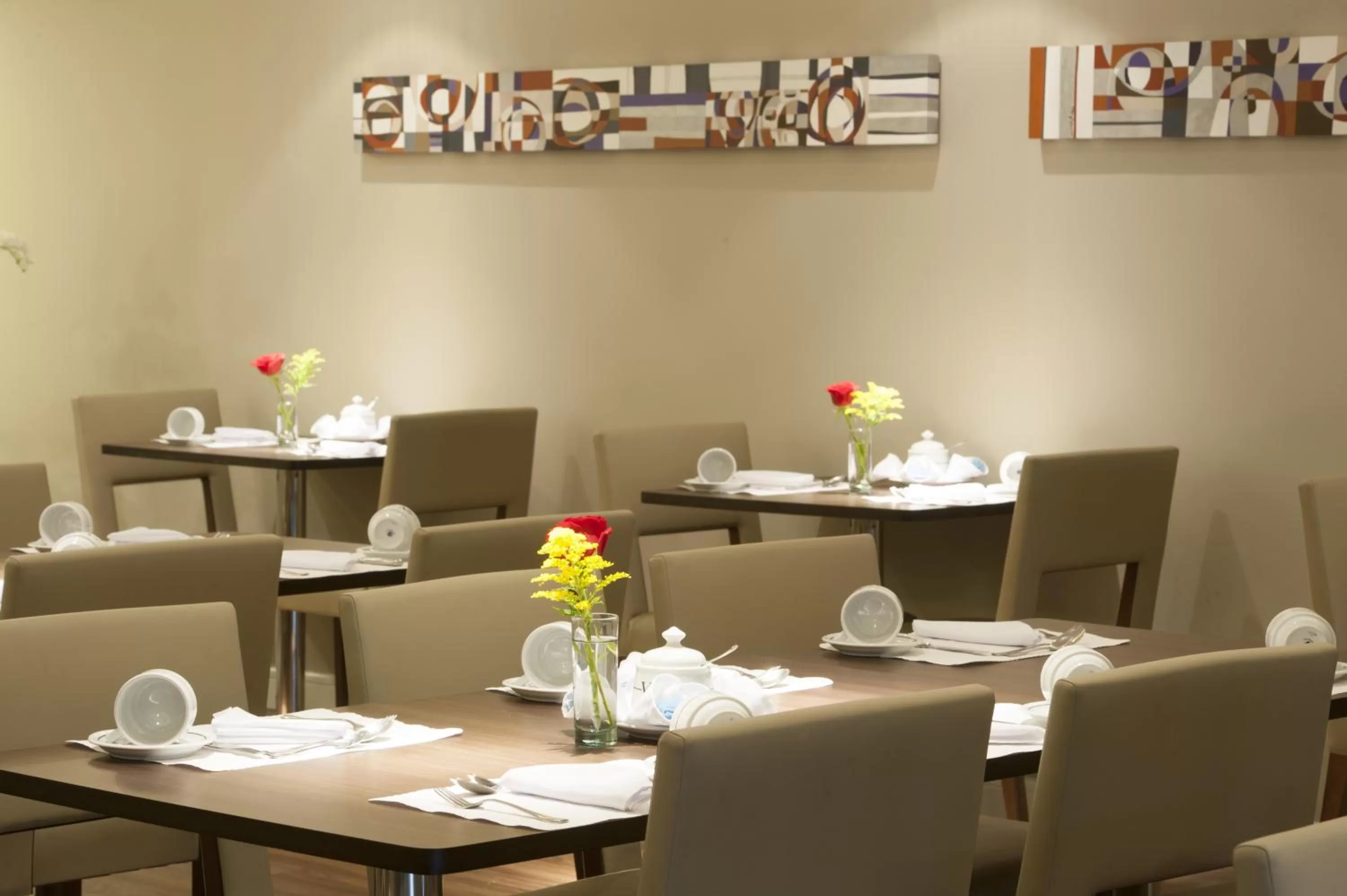 Restaurant/places to eat in Hotel Victoria Villa Curitiba by Nacional Inn