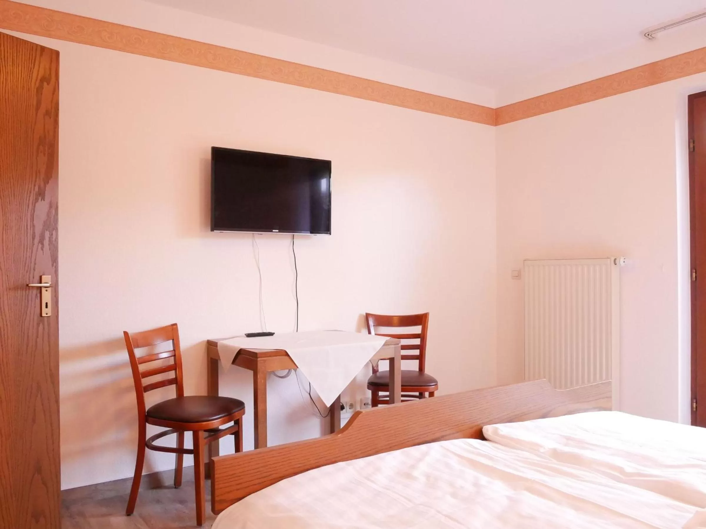 TV and multimedia, TV/Entertainment Center in Gasthaus Engel