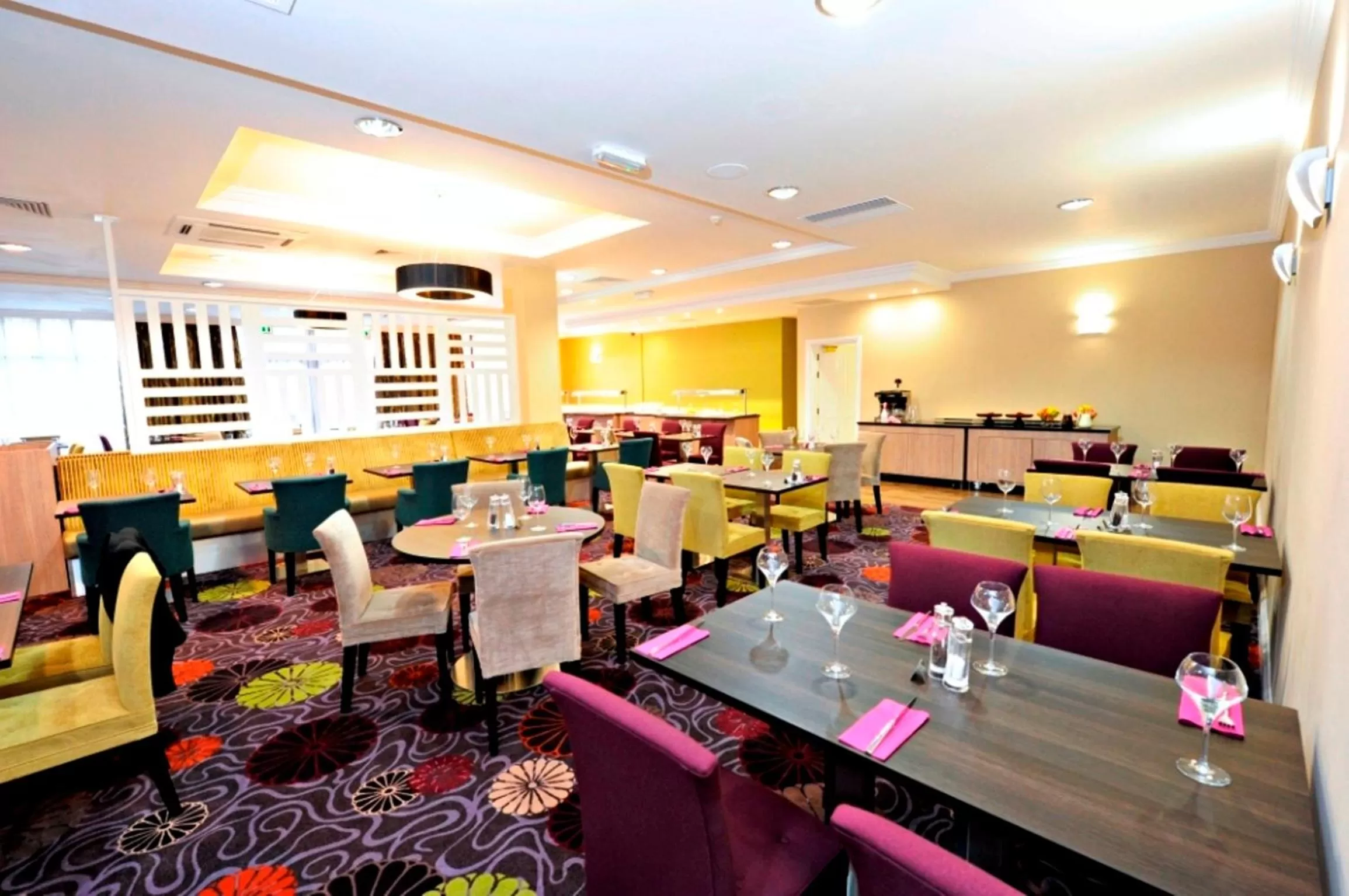 Restaurant/places to eat in Link Hotel