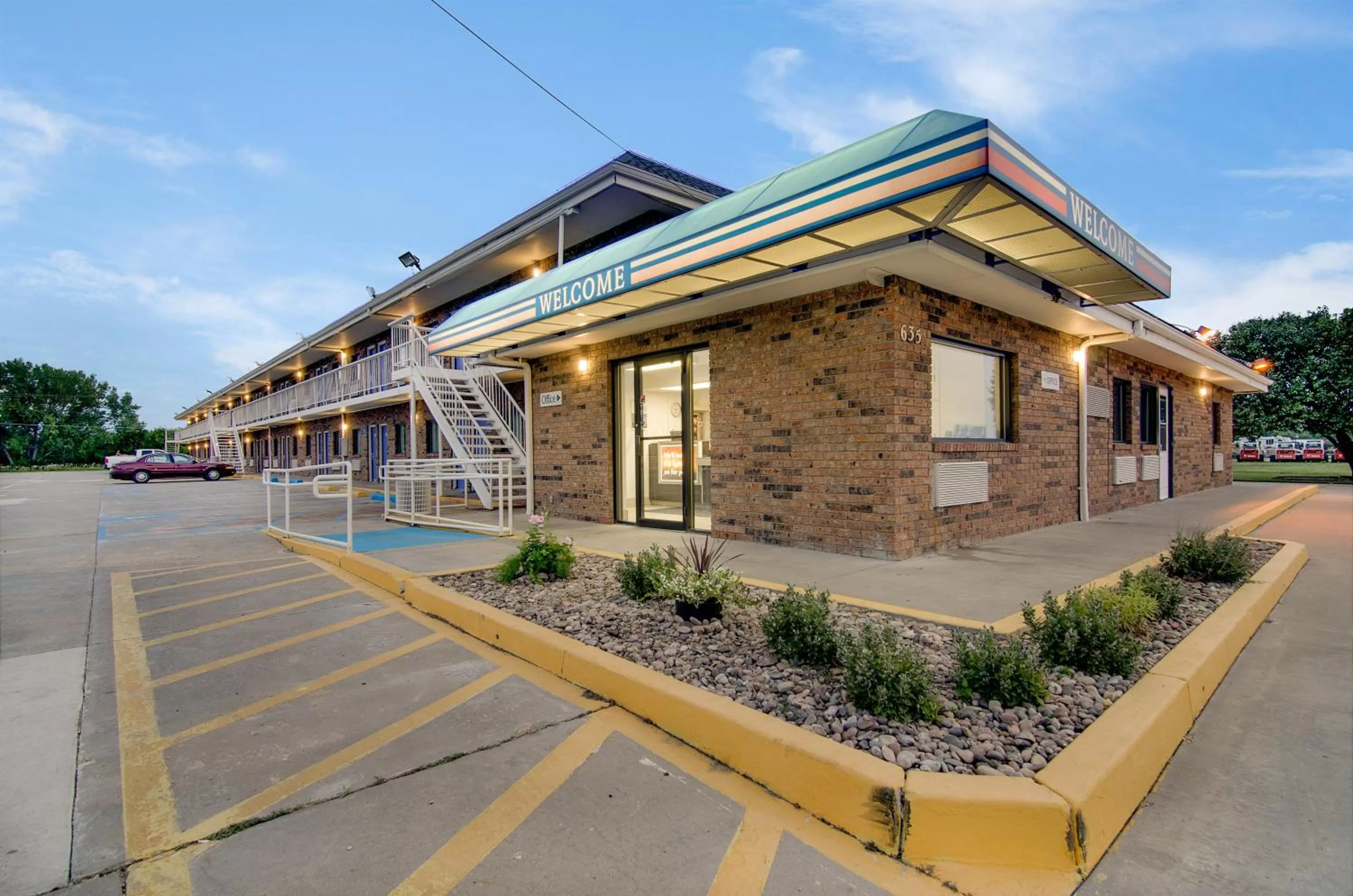 Facade/entrance in Motel 6-Salina, KS
