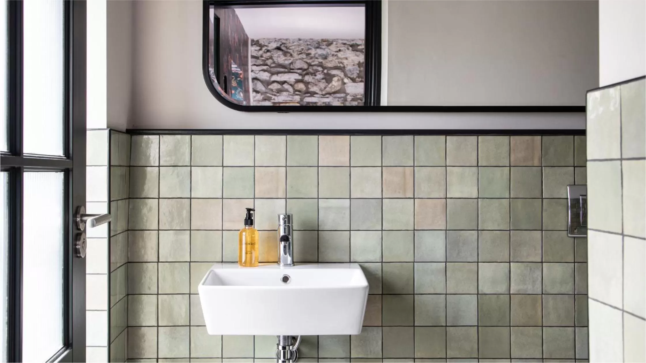 Bathroom in Avoca Hotel