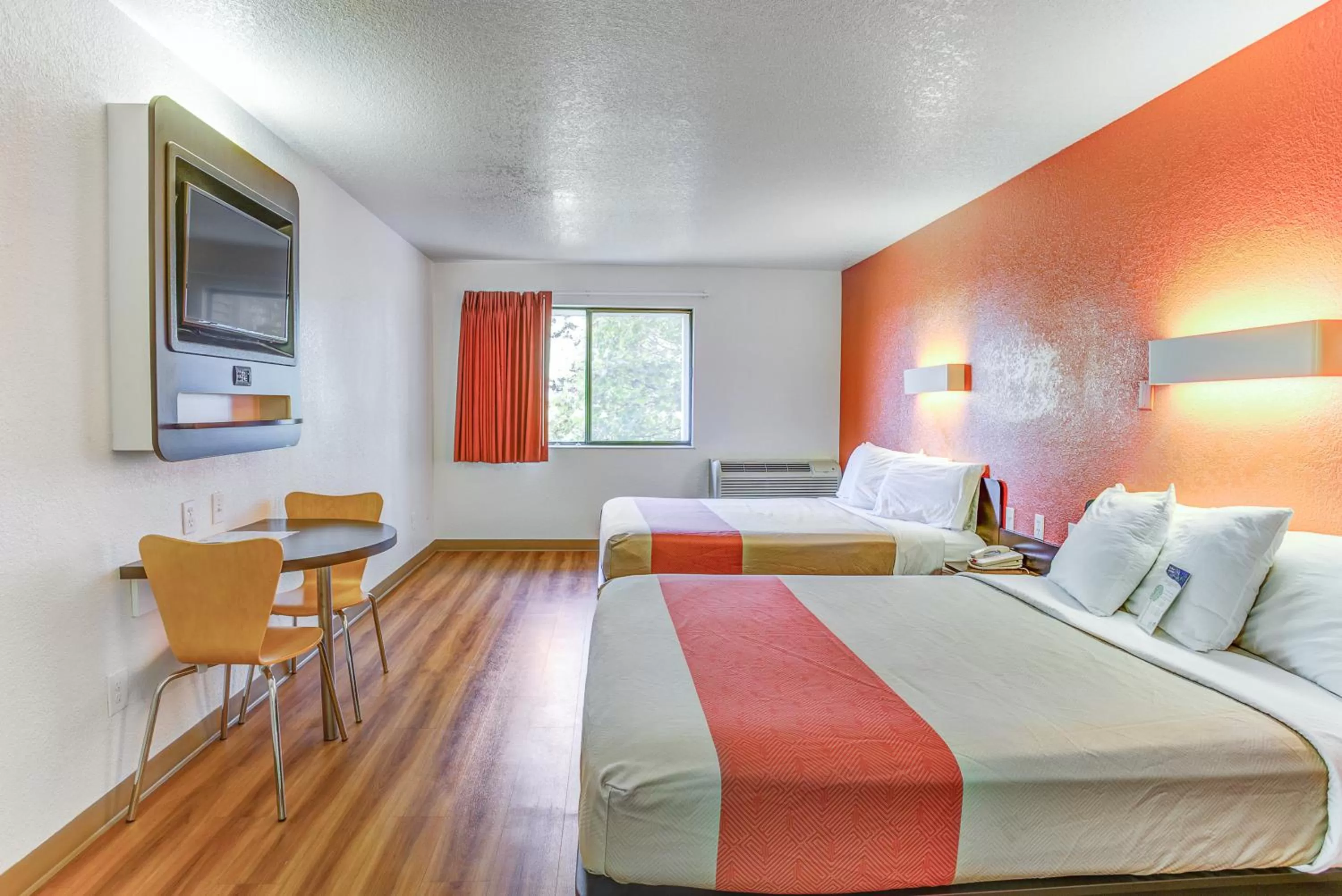 Bedroom, Bed in Motel 6-Portland, OR - Tigard West