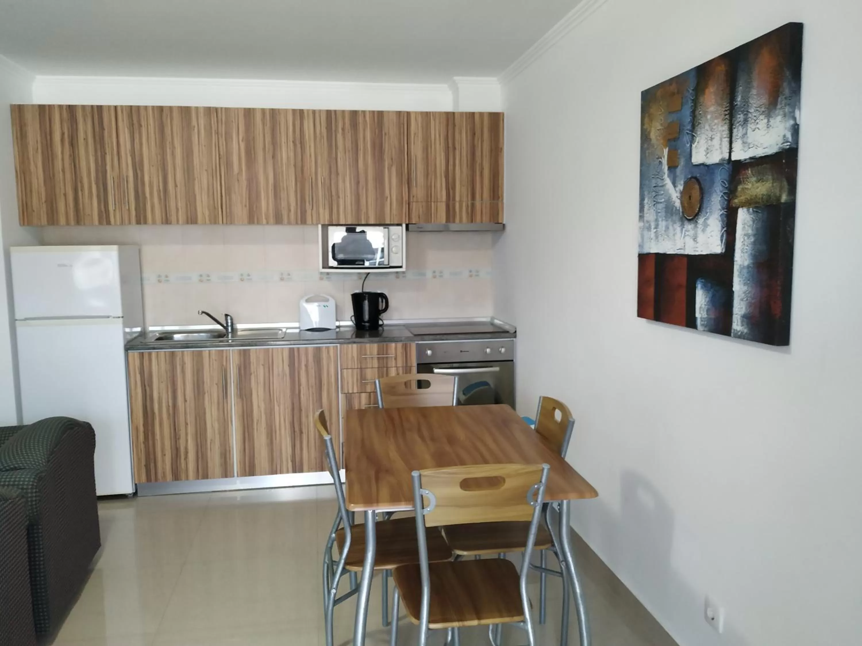Dining Area in Costa & Isaias Apartamentos