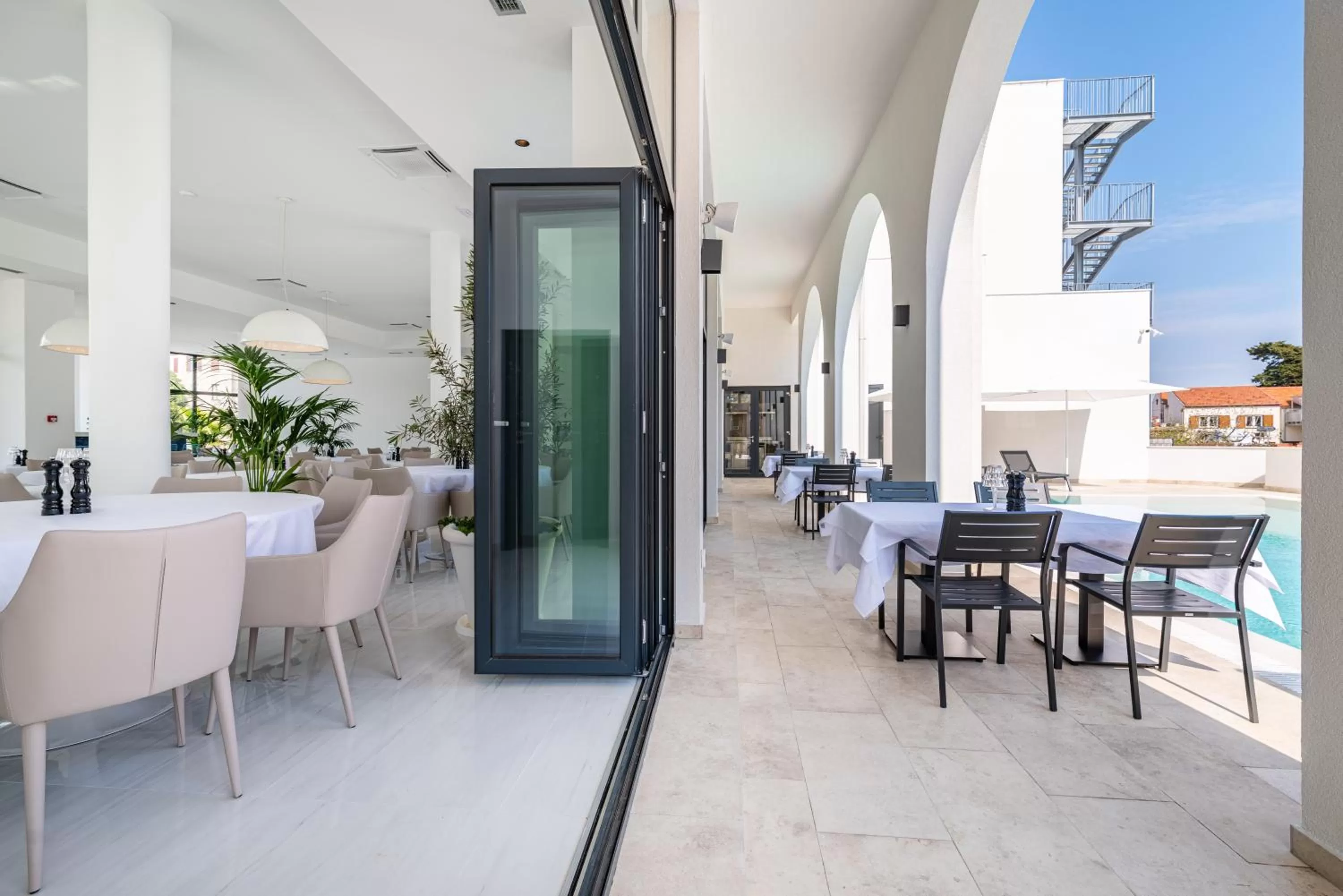 Restaurant/places to eat in Miramare Hotel