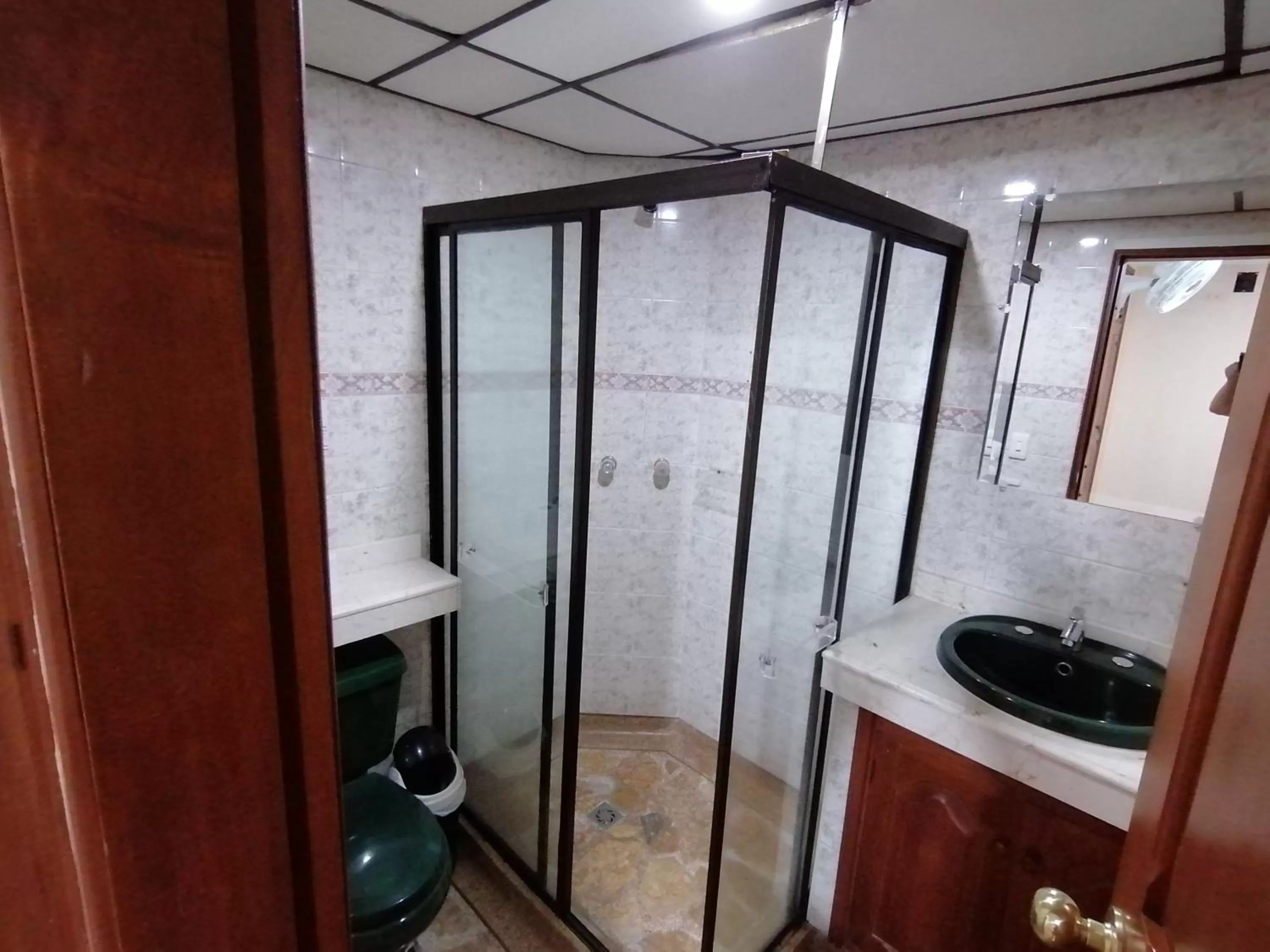 Bathroom in HOTEL GOLDEN SUITE