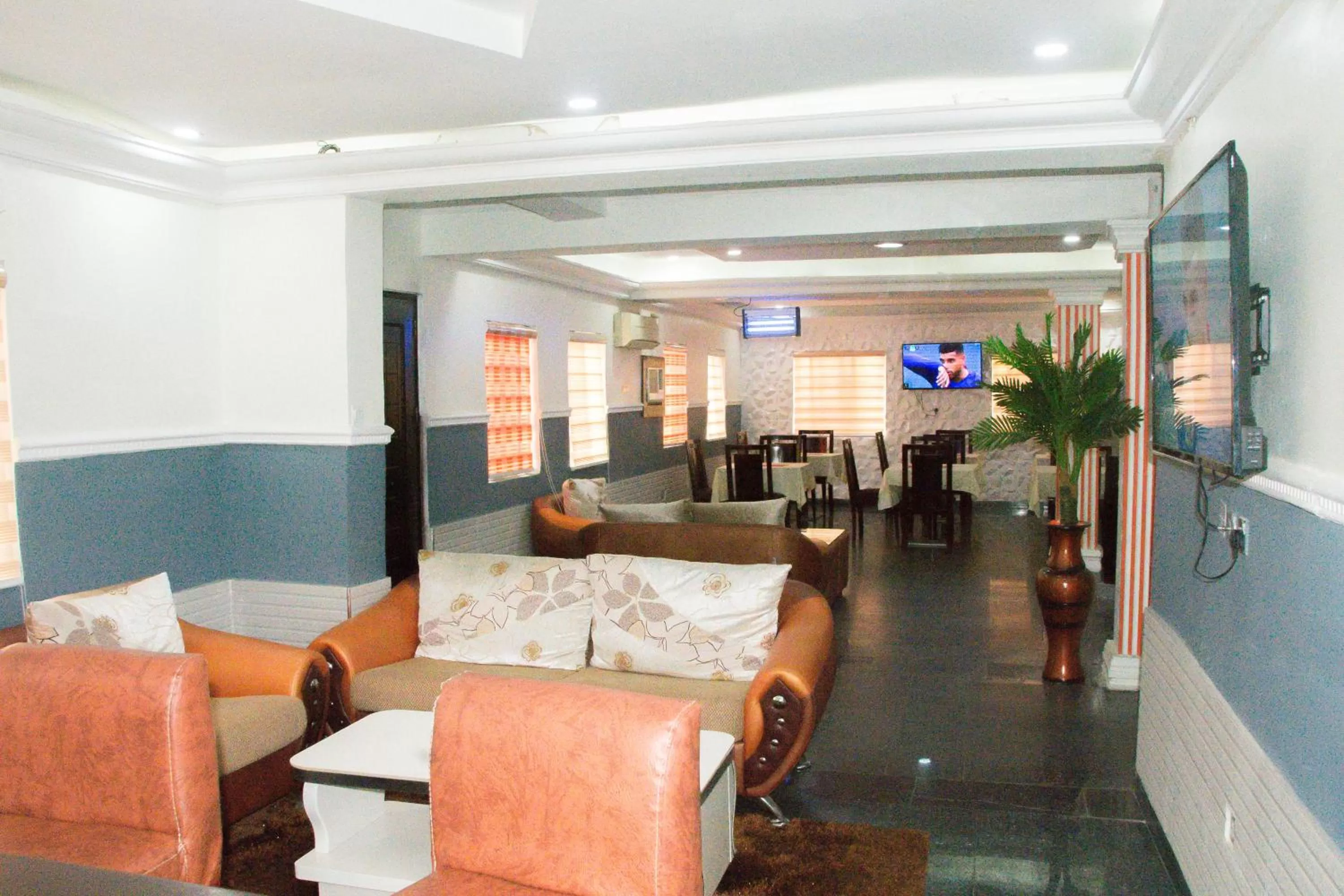 Restaurant/places to eat, Lobby/Reception in Galpin Suites