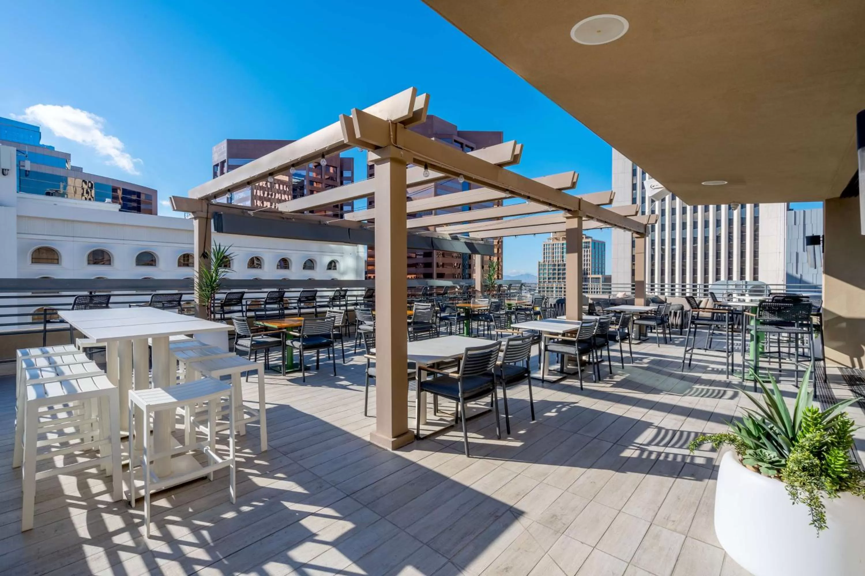 Restaurant/places to eat in Hilton Garden Inn Phoenix Downtown