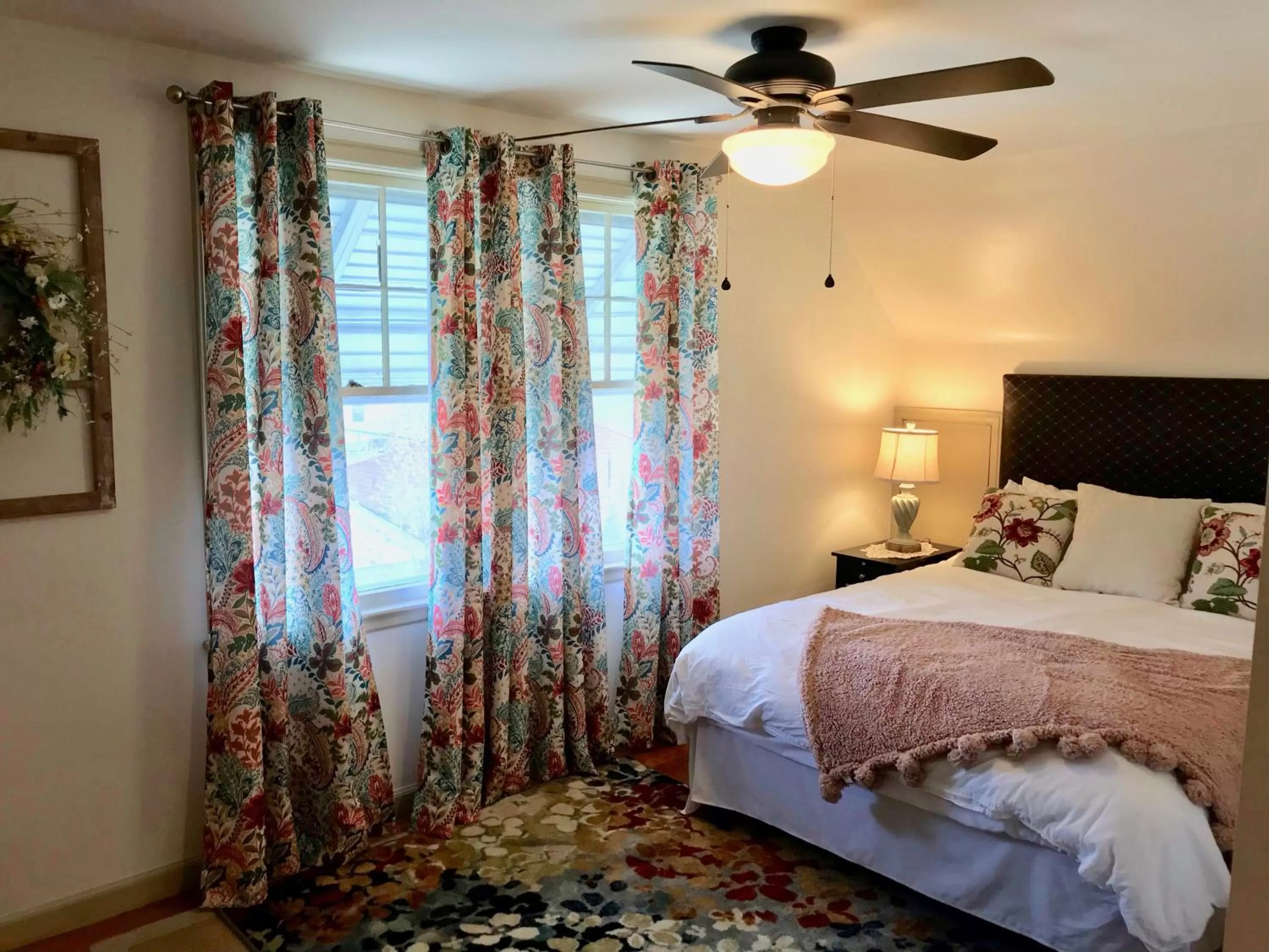 Bedroom, Bed in The Little Italy of Niagara Falls Bed & Breakfast