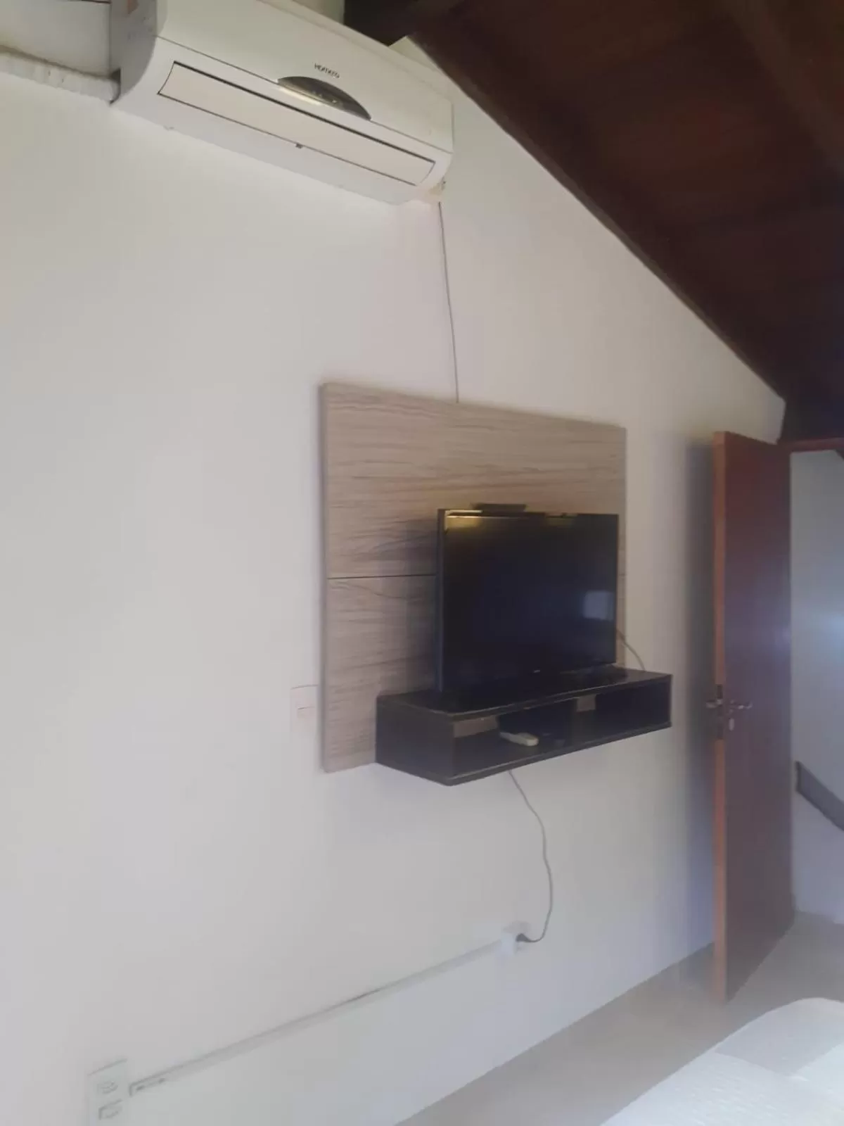 TV/Entertainment Center in Pousada Bangalôs Da Mole - Florianópolis