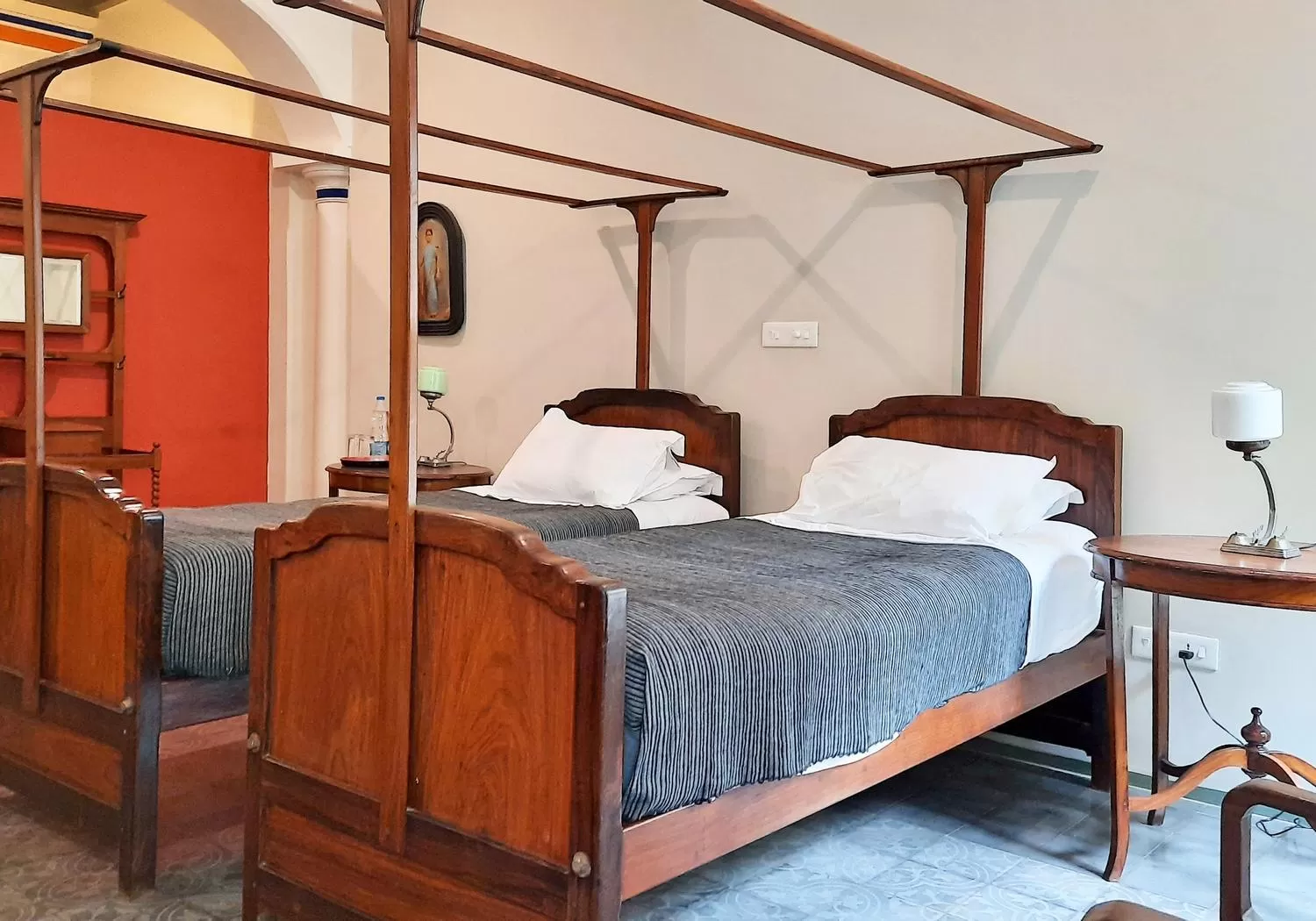 Photo of the whole room, Bed in Saratha Vilas Chettinad