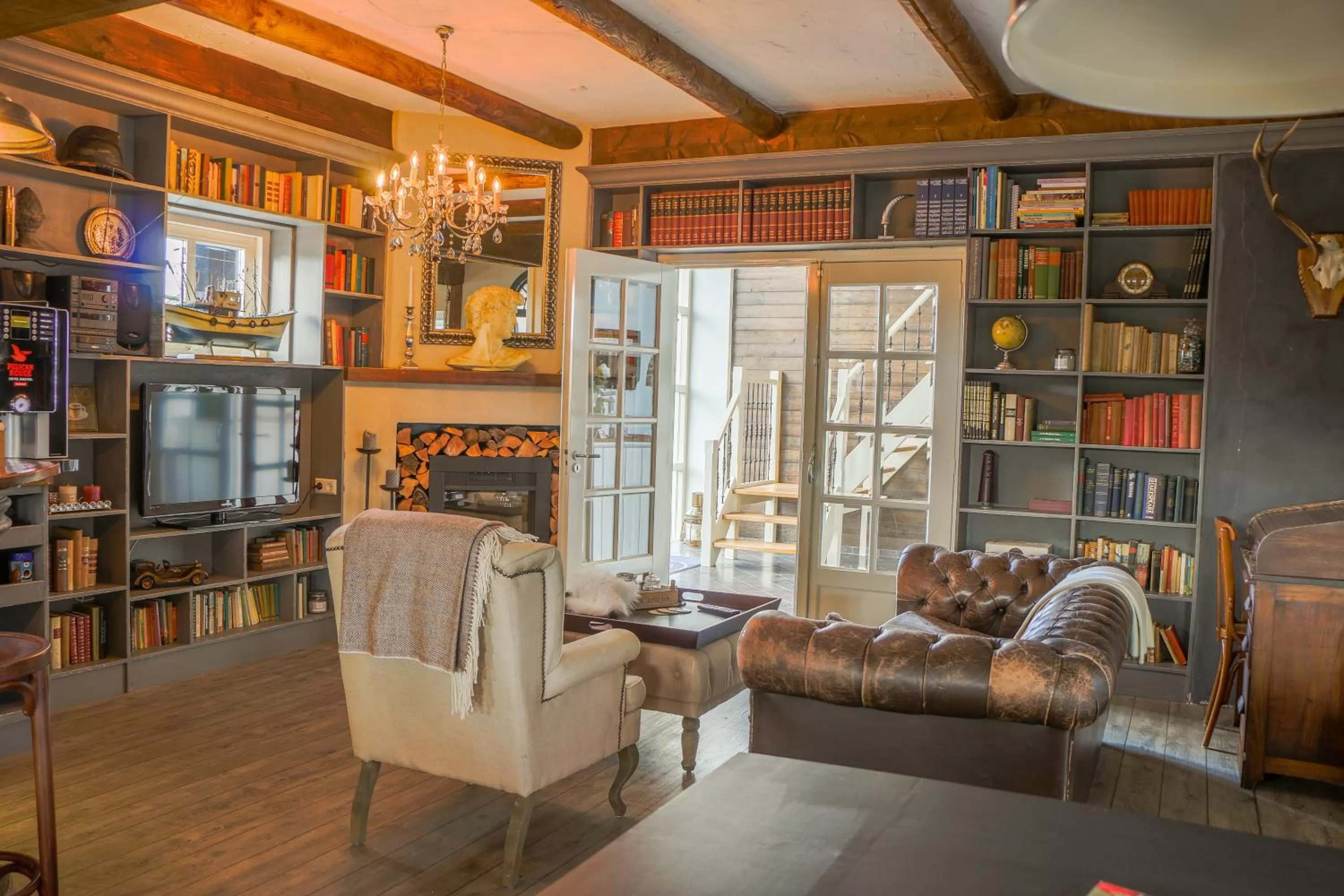 Communal lounge/ TV room in Oostmolenhoeve B&B