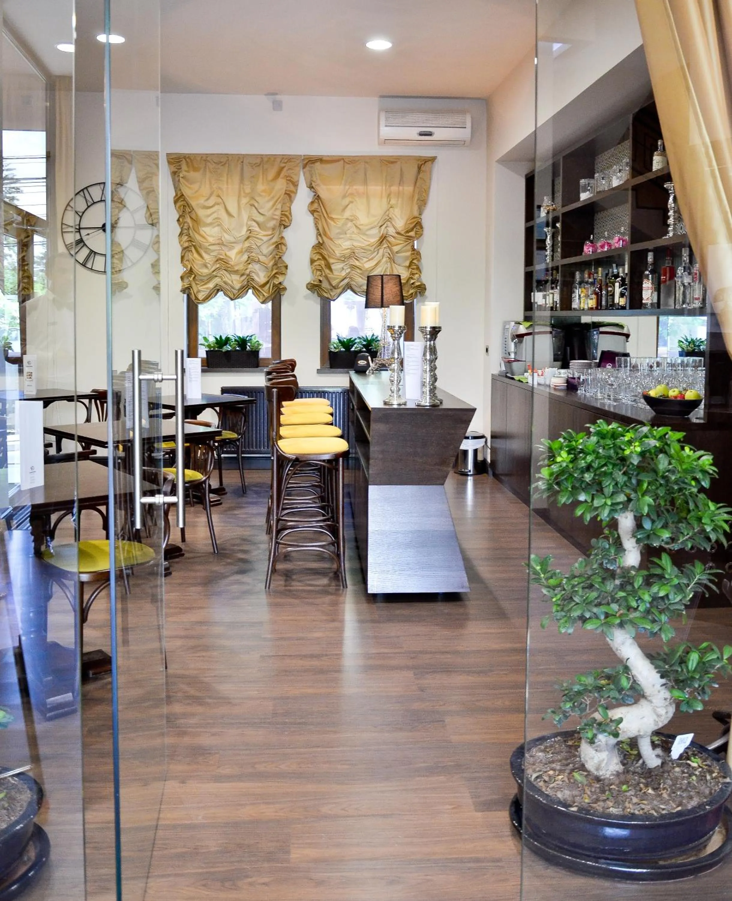 Lounge or bar in Hotel Capitolina City Chic