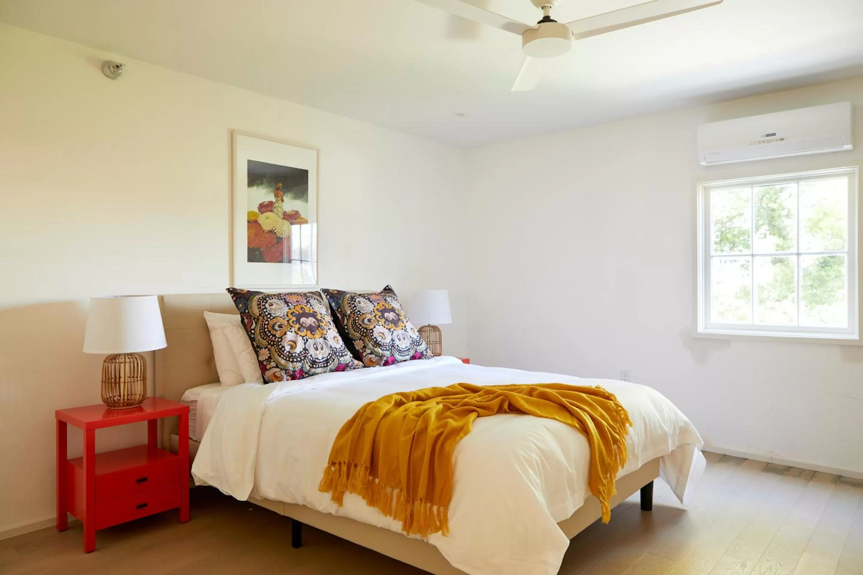 Living room, Bed in Sonder at Par L'Eau