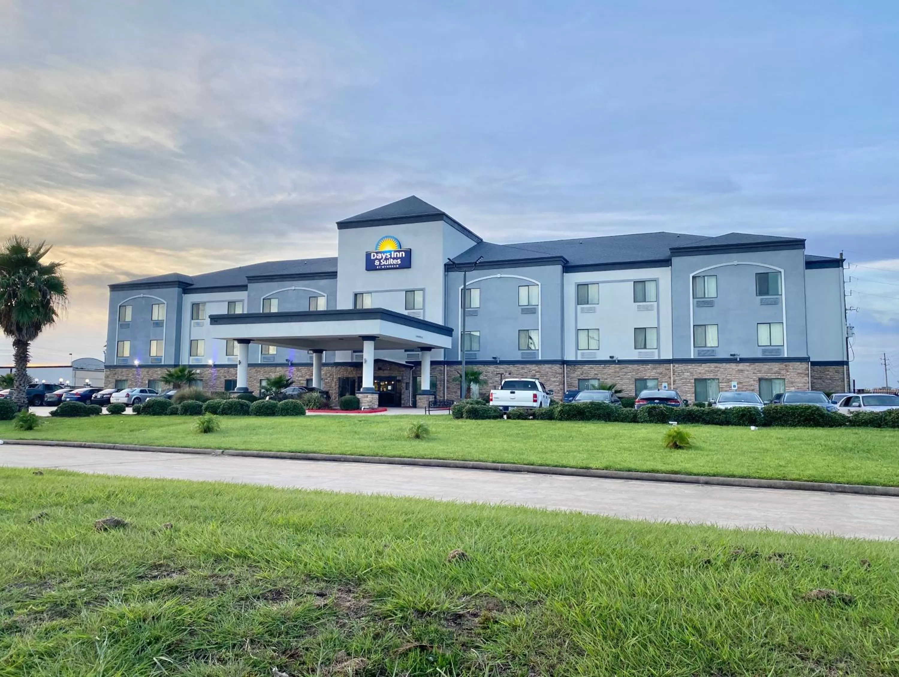 Property building in Days Inn & Suites by Wyndham Houston / West Energy Corridor