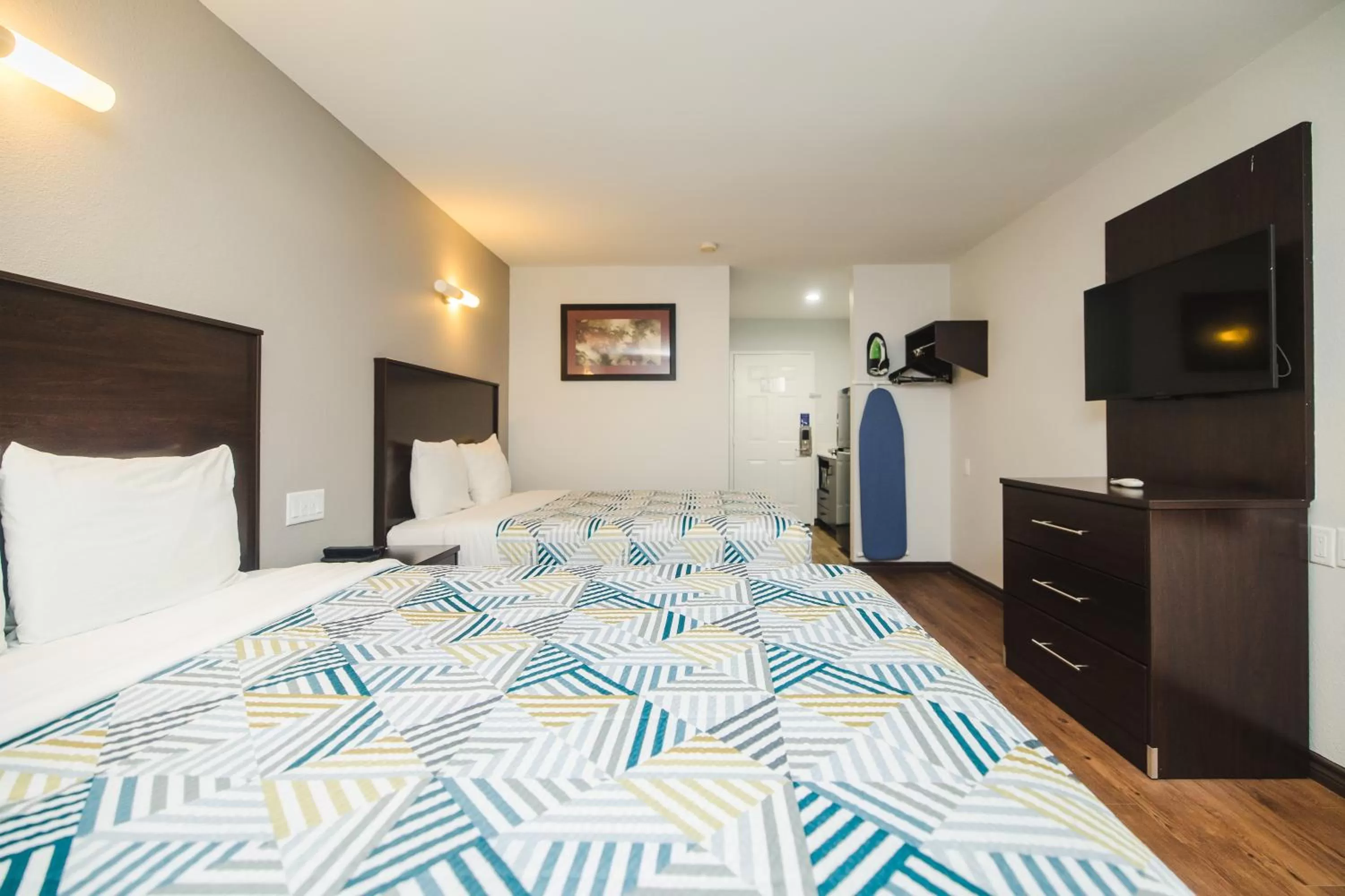 TV and multimedia, Bed in Studio 6 Channelview TX Baytown West