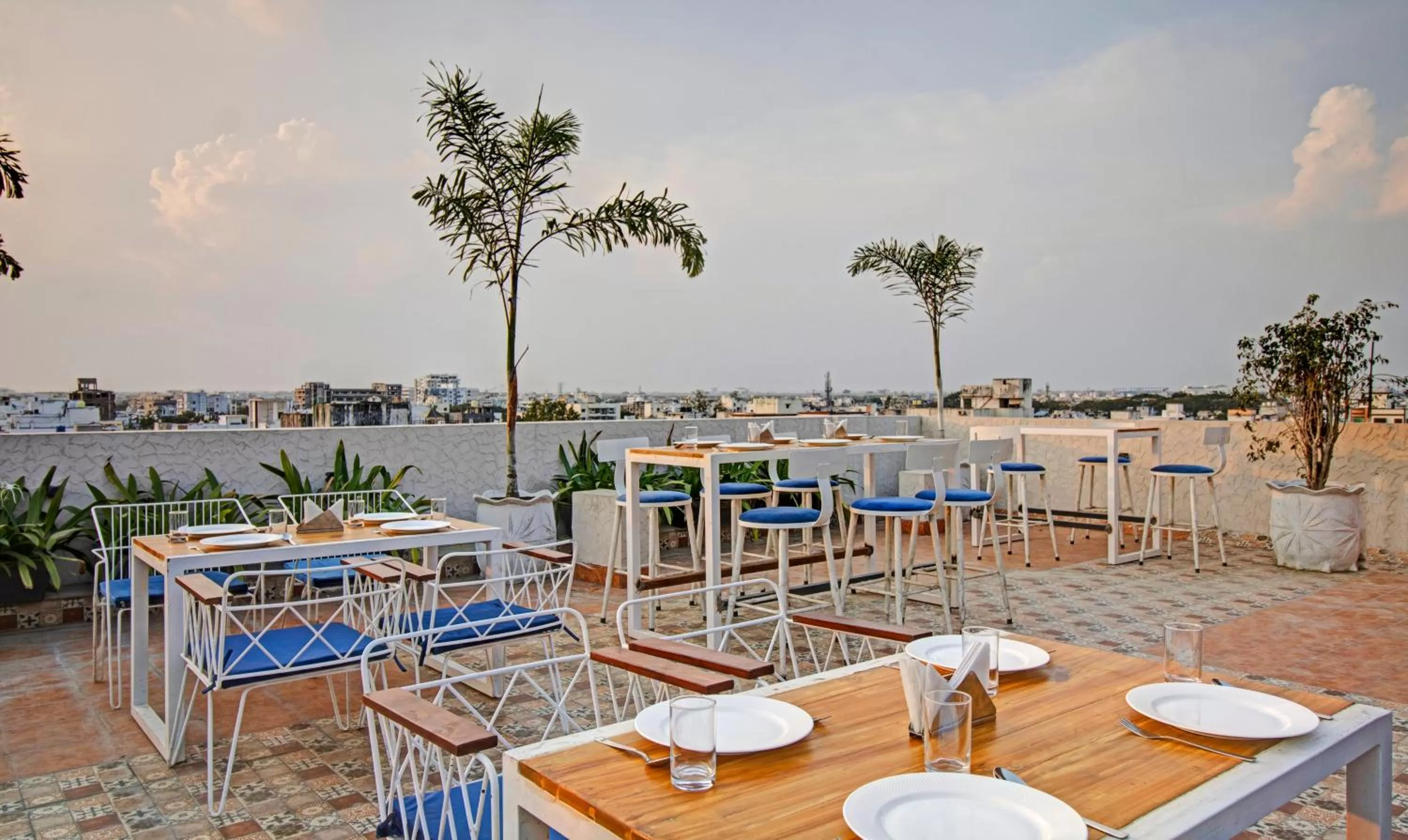 Restaurant/places to eat in Treebo Premium Median Inn