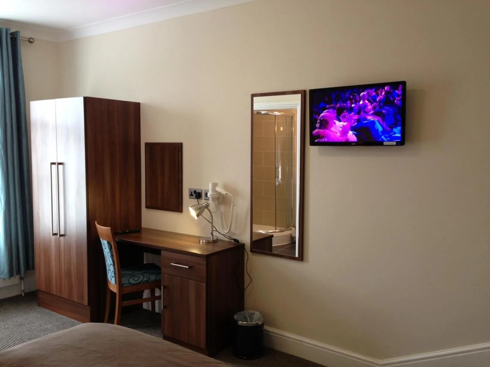 Bedroom in Ely House Hotel