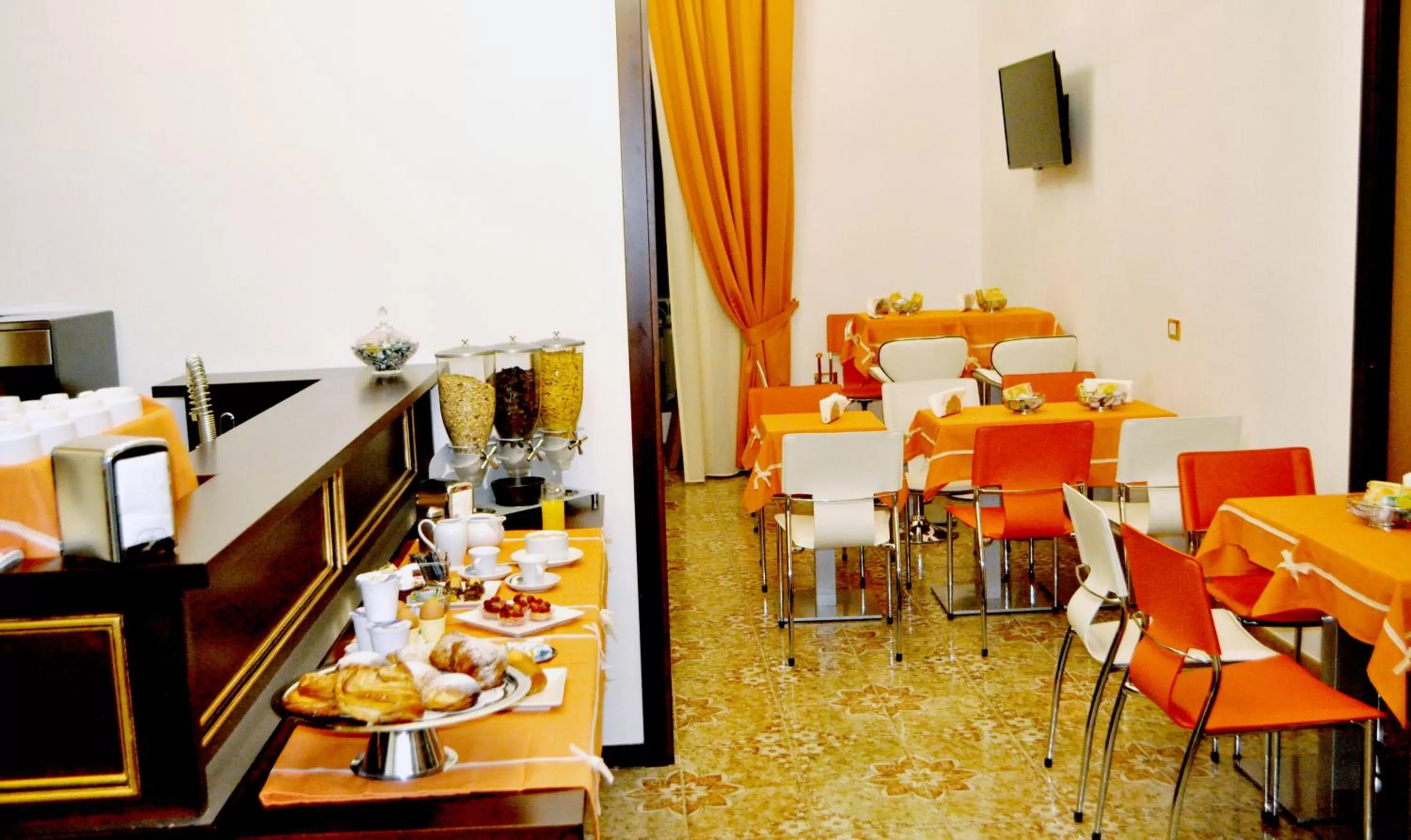 Restaurant/places to eat in Hotel des Artistes