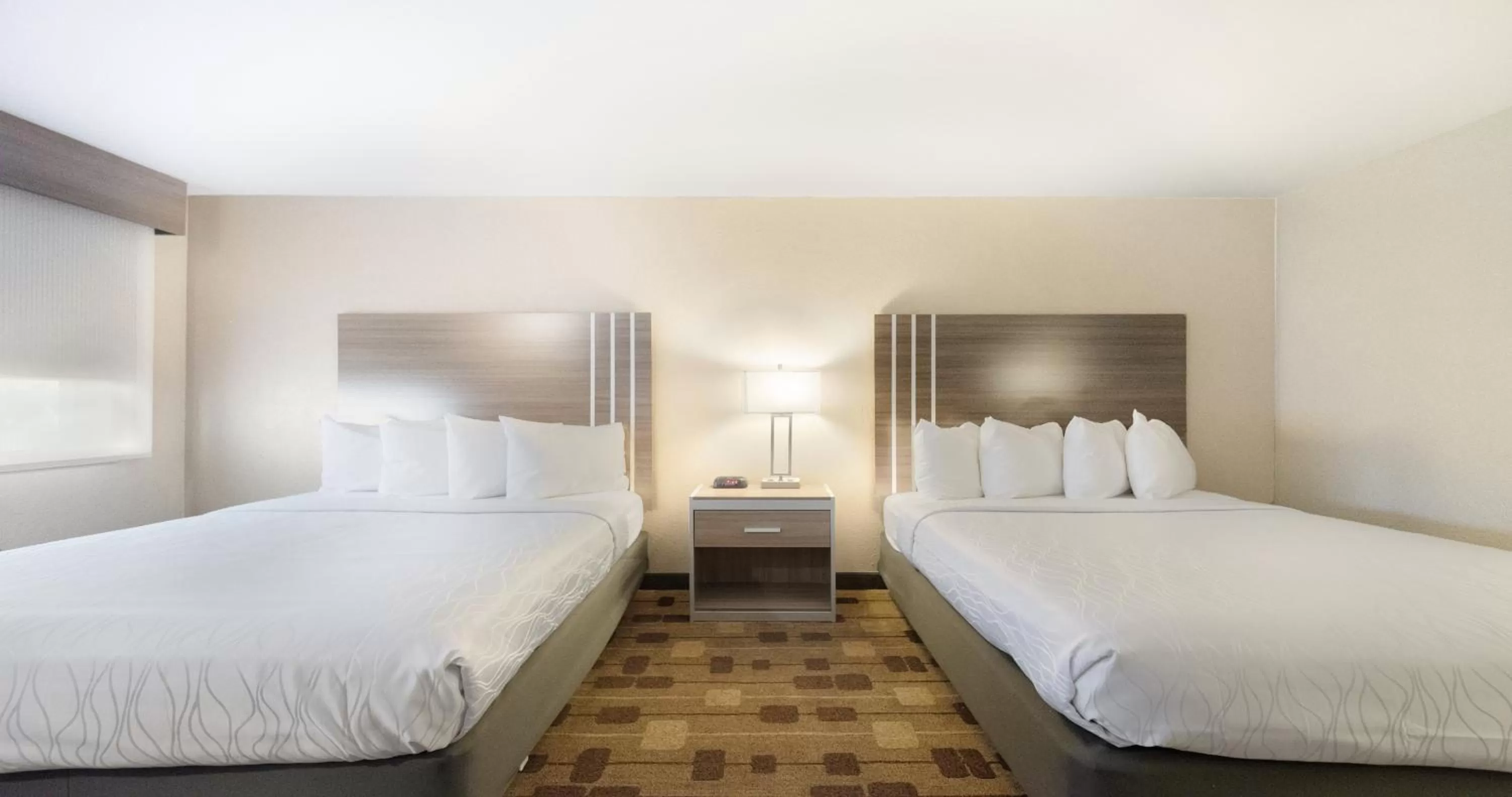 Bed in Best Western Amador Inn