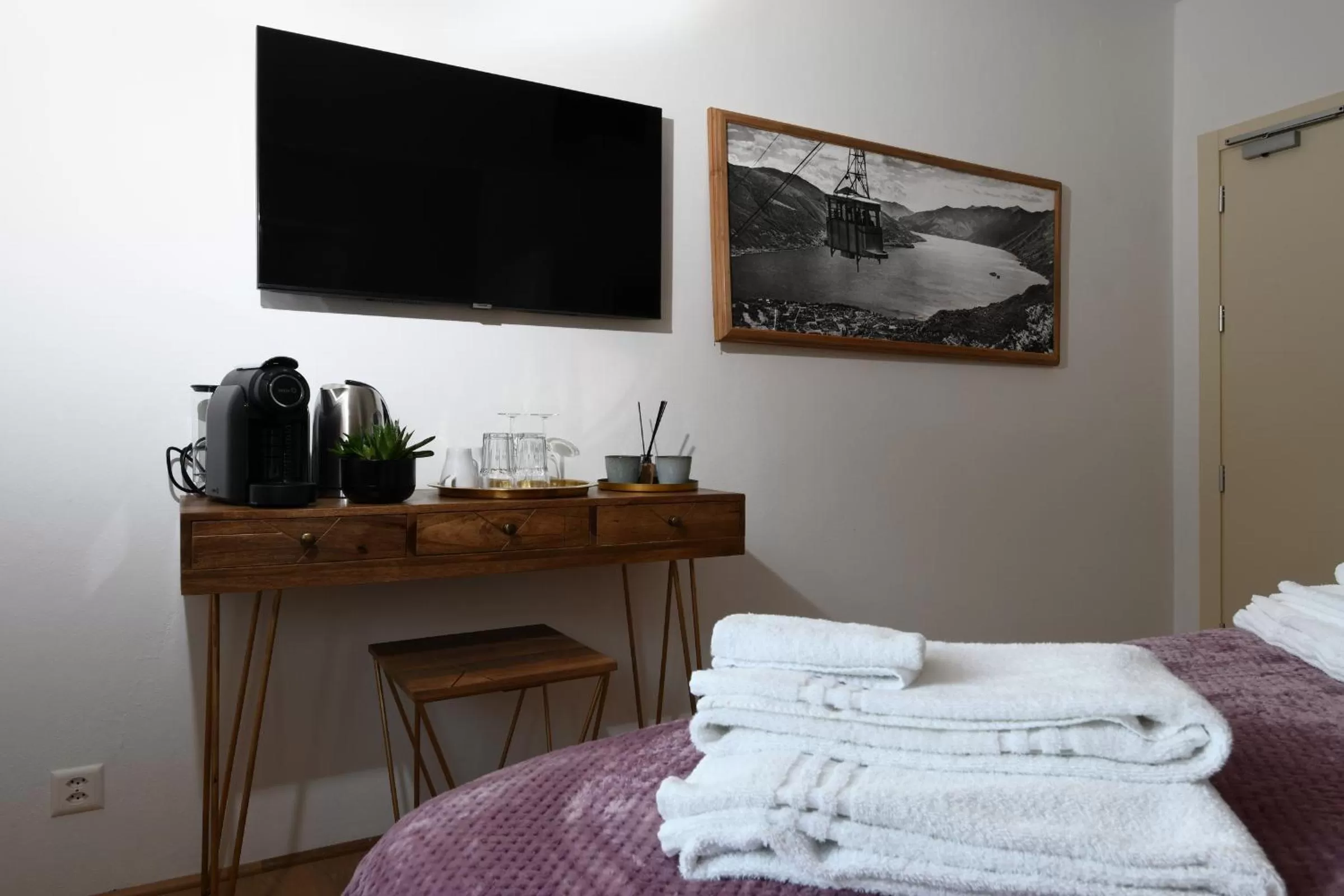 TV/Entertainment Center in 7rooms Losone