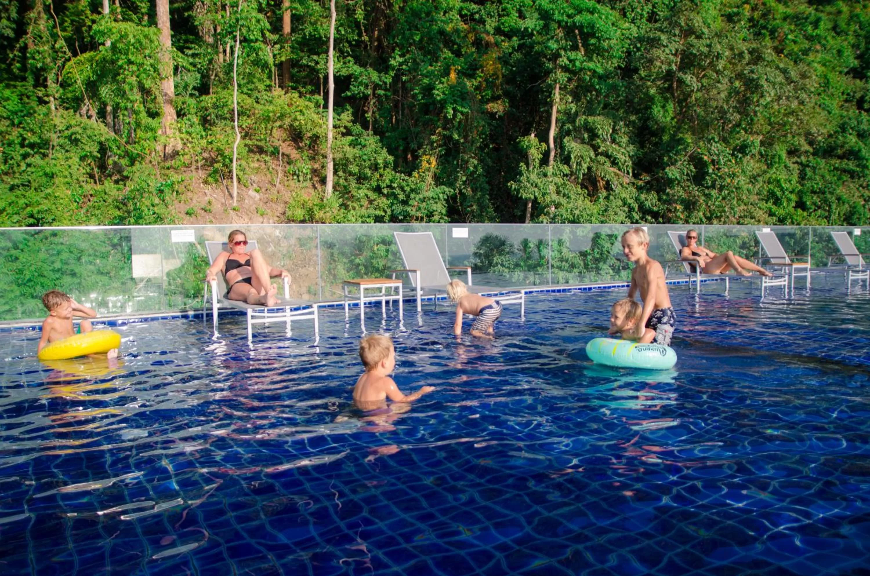 group of guests in The Erawan Koh Chang -SHA Extra Plus